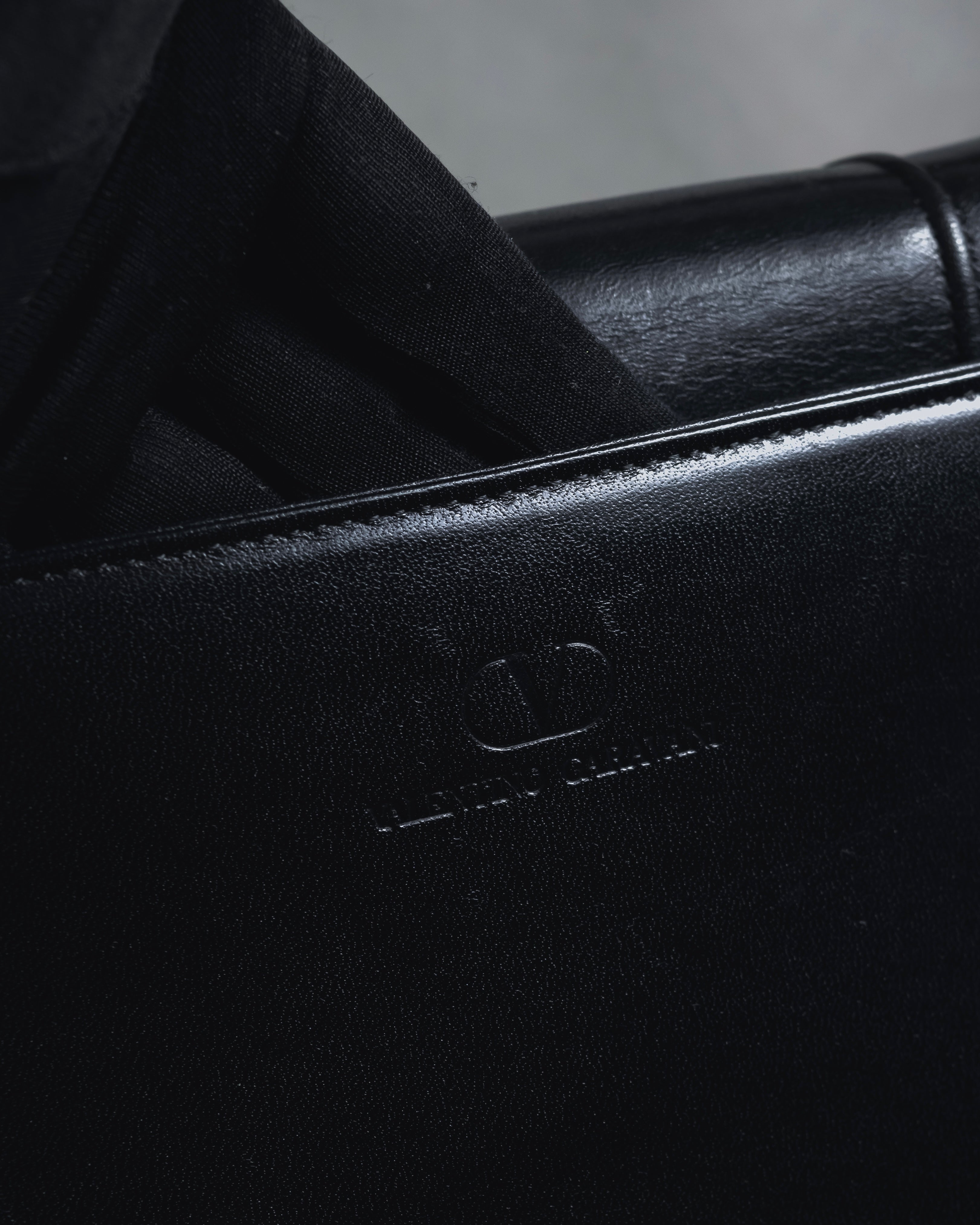 -SPECIAL- "VALENTINO GARAVANI" 90’s-00’s V corner hardware leather top handle bag