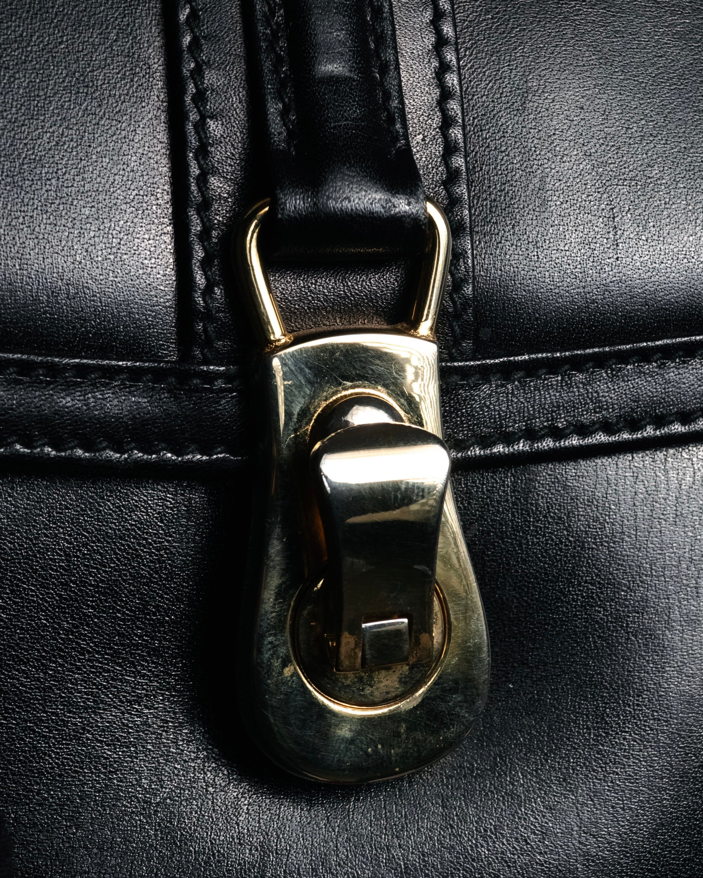 "GUCCI" 70’s boutique push lock box calf shoulder bag