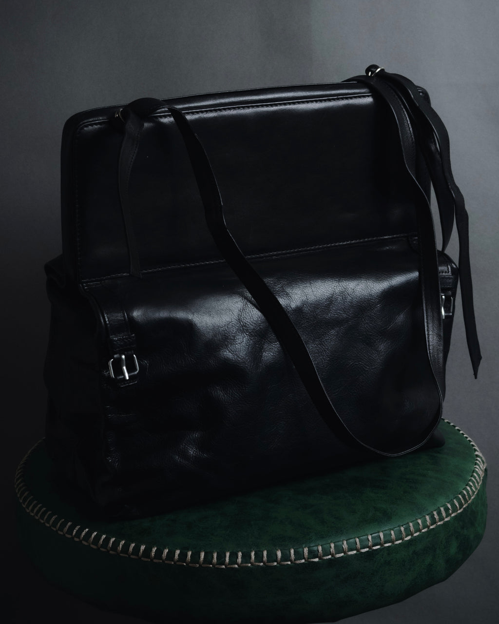 –SPECIAL– "ANN DEMEULEMEESTER" 2010-2013 Transformable roll-top vitello leather bag