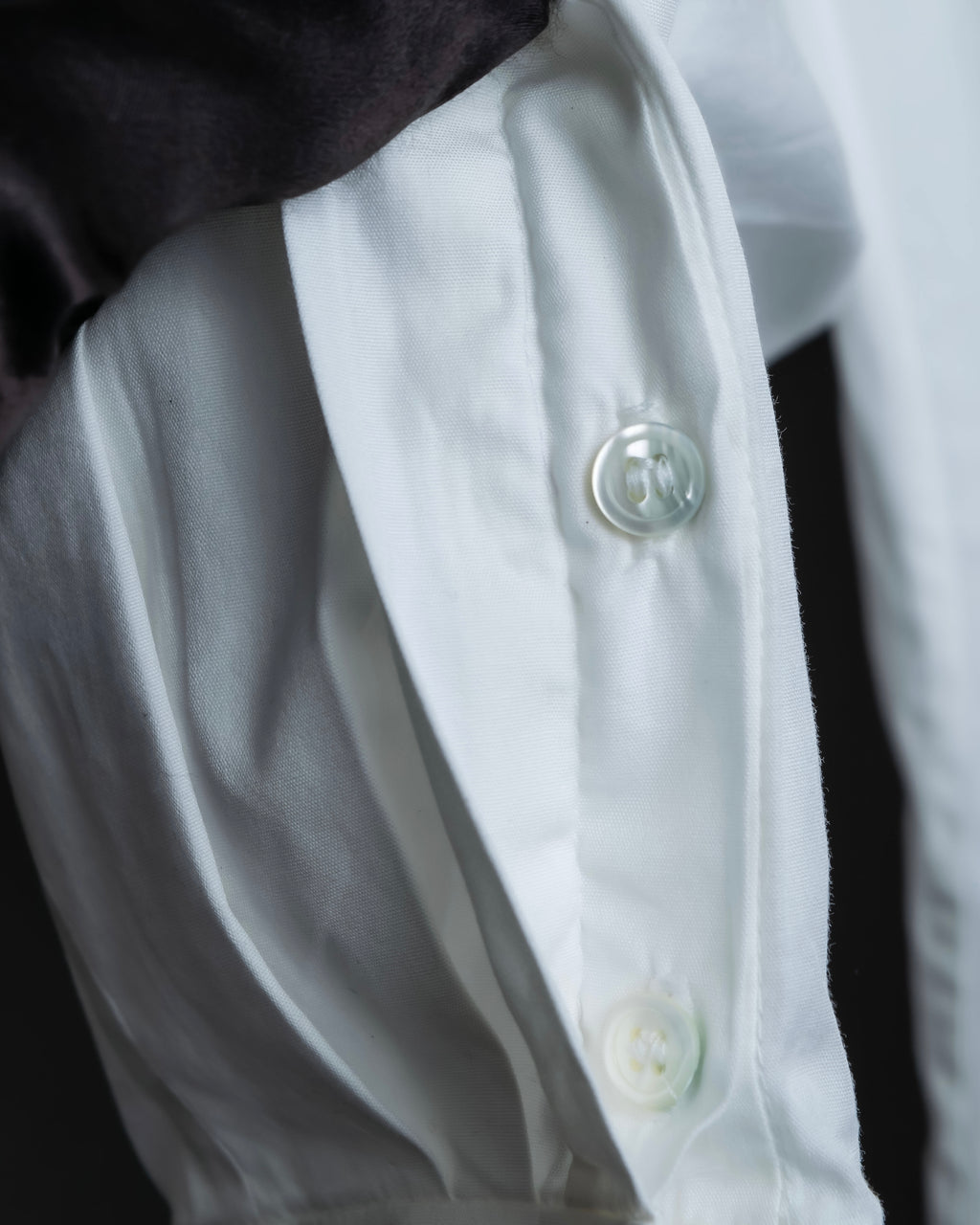 "Bruno Pieters." 2-way collar design stand-up collar dress shirt