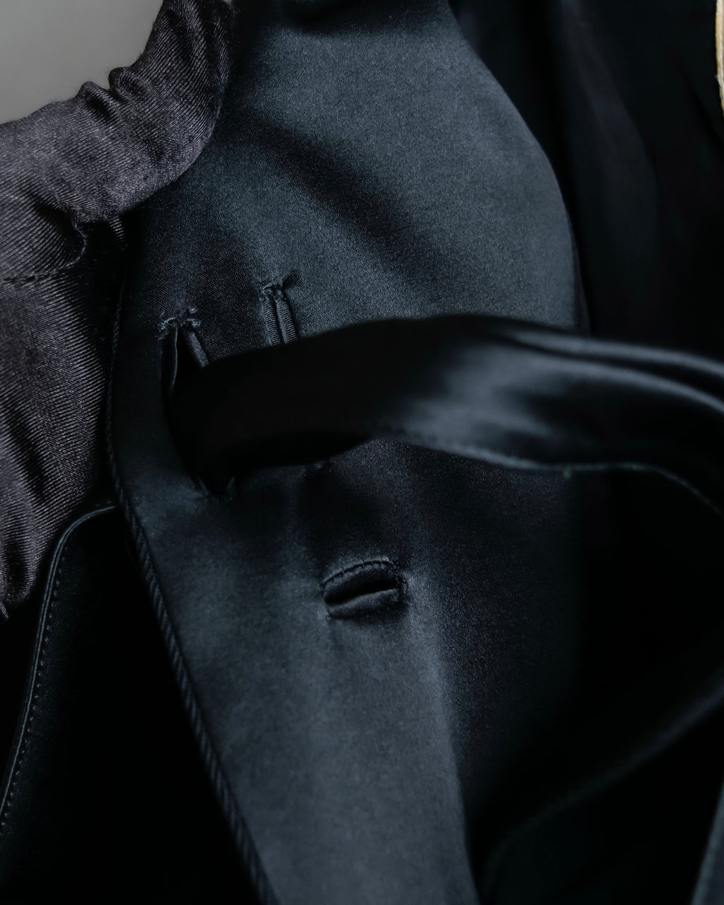 "HERMES" Ribbon scarf detail shaped coat