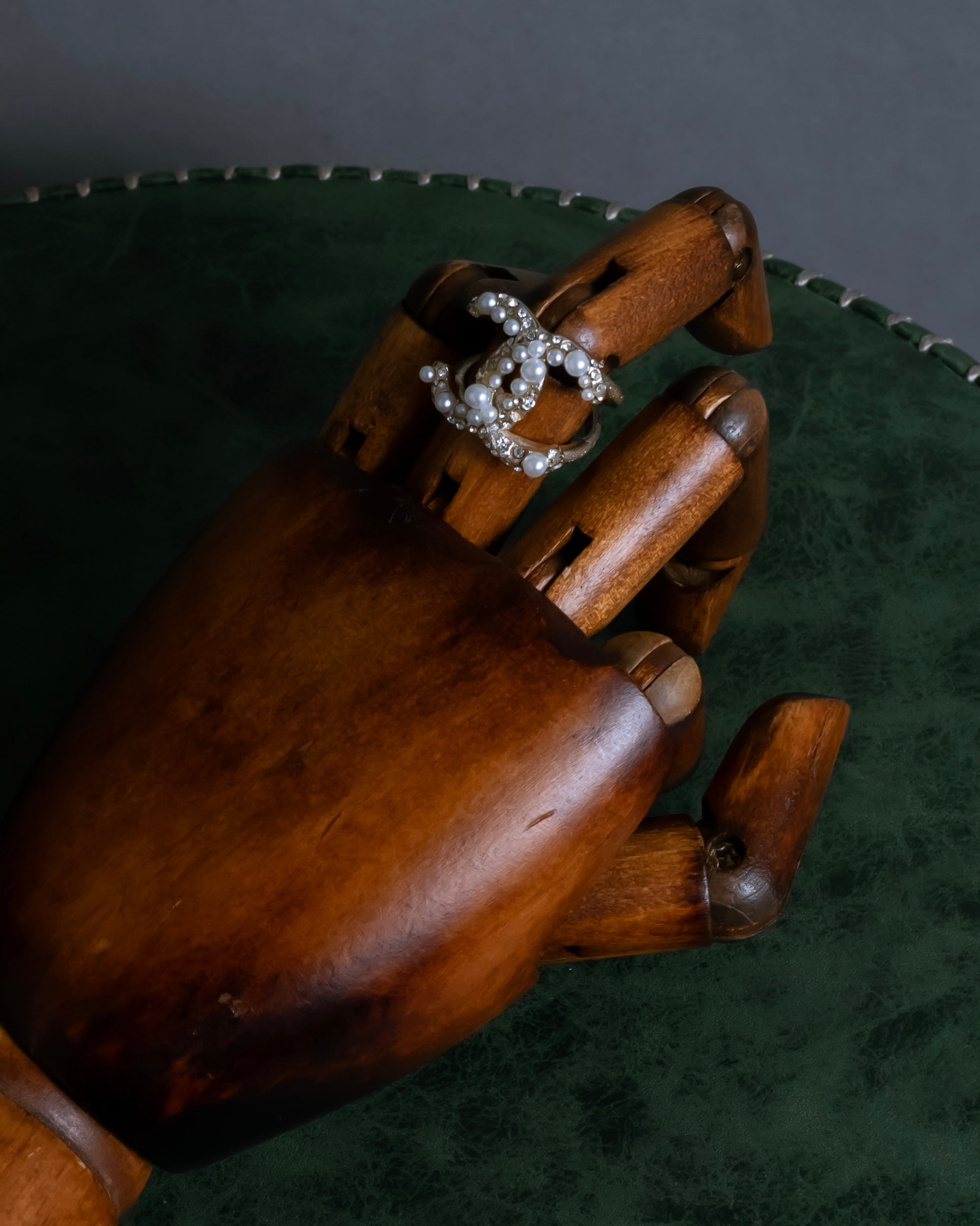 "CHANEL" Coco mark motif pearl strass design ring