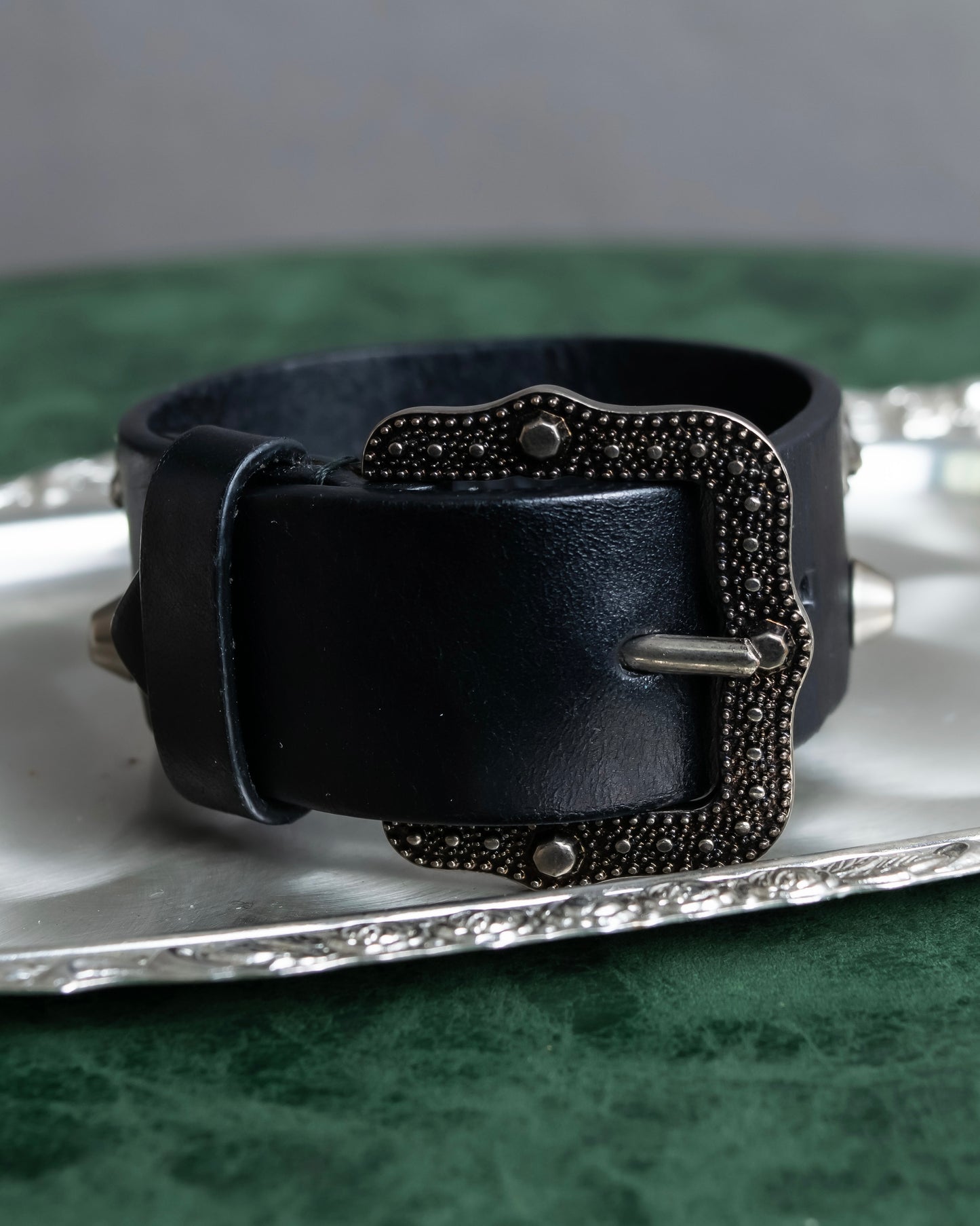 "GUCCI" Cat head motif stud design leather bracelet