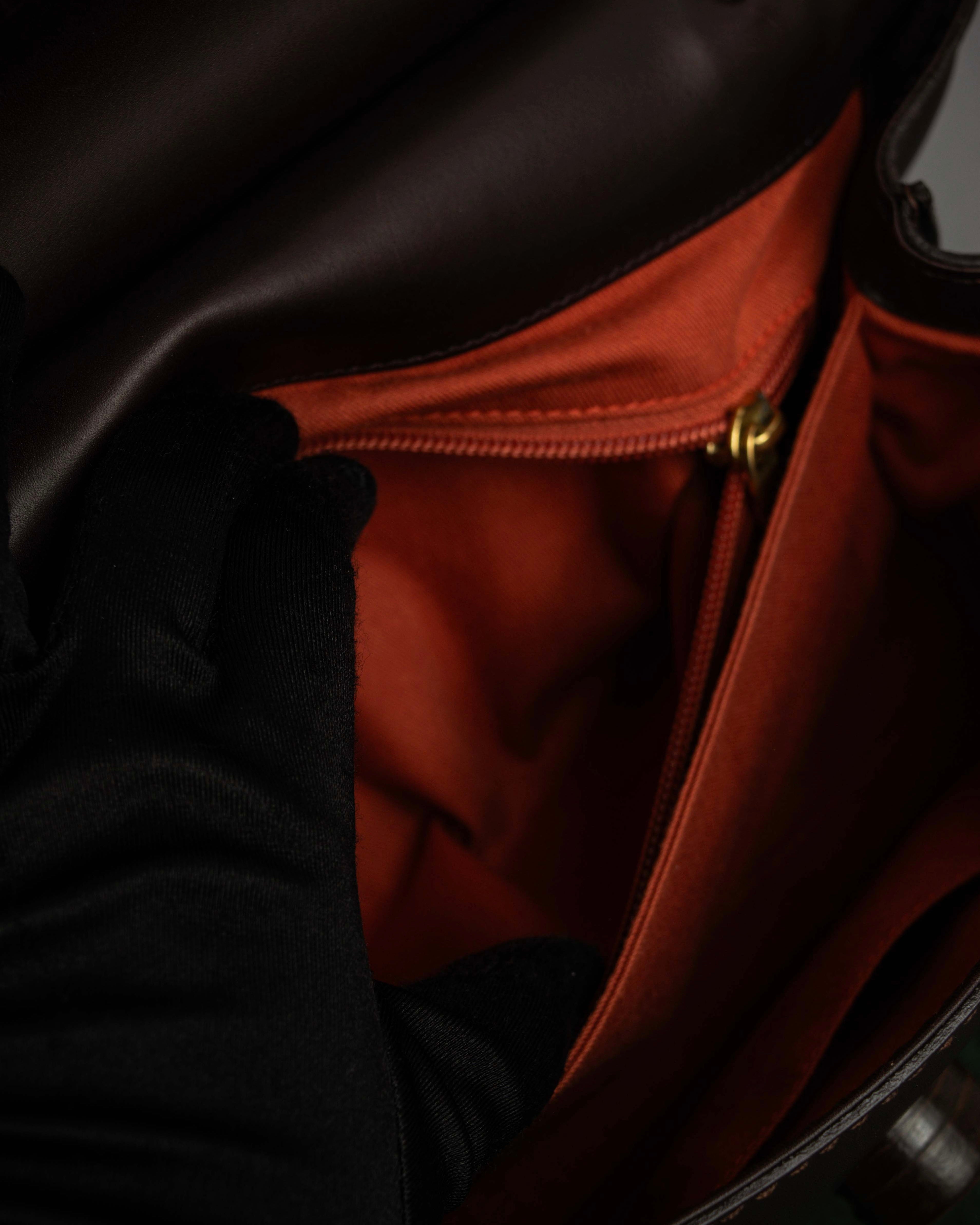 "Salvatore Ferragamo" Swivel crisp closure design leather one-handle bag