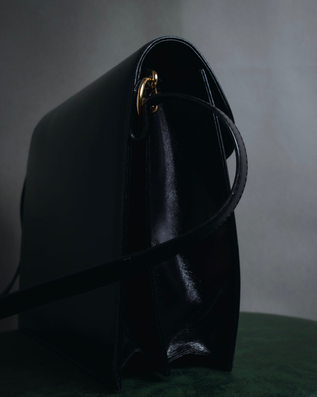 Bolso de cuero con diseño acolchado de diamantes de Yves Saint Laurent de los años 80-90