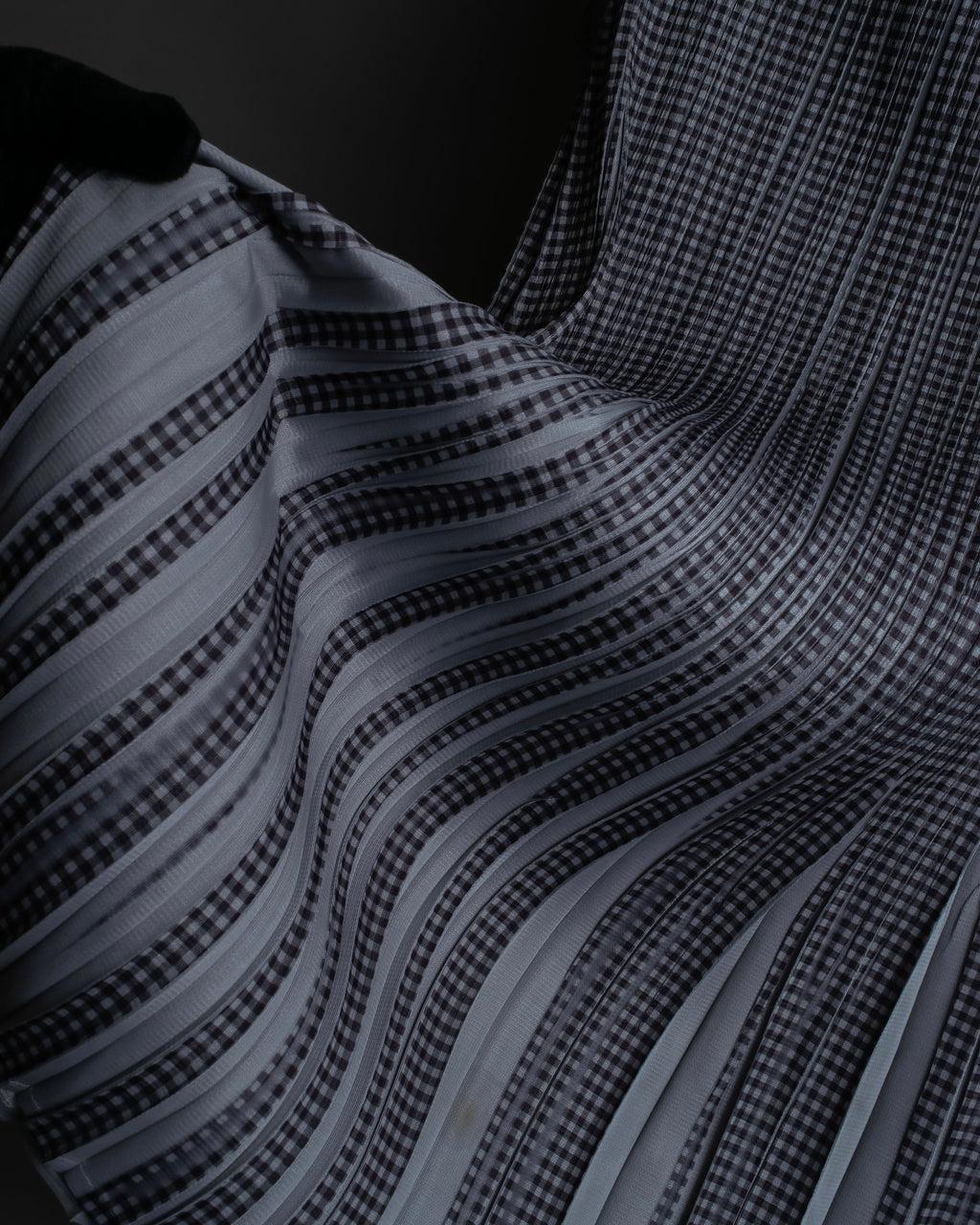 "PLEATS PLEASE ISSEY MIYAKE"
Gingham check sheer combination pleated skirt
