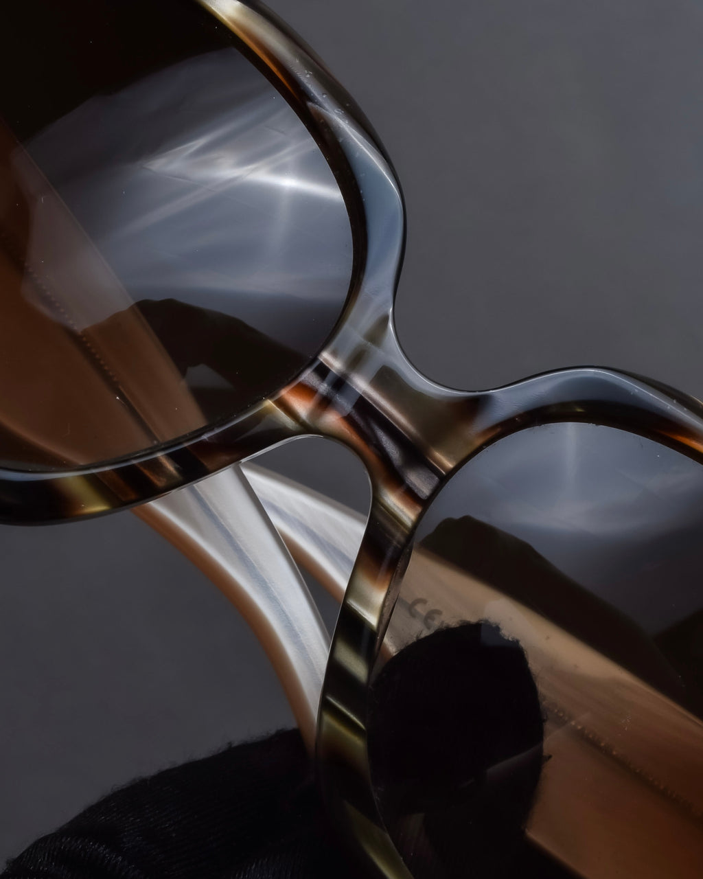 "Christian Dior" Tortoiseshell buckle detail sunglasses