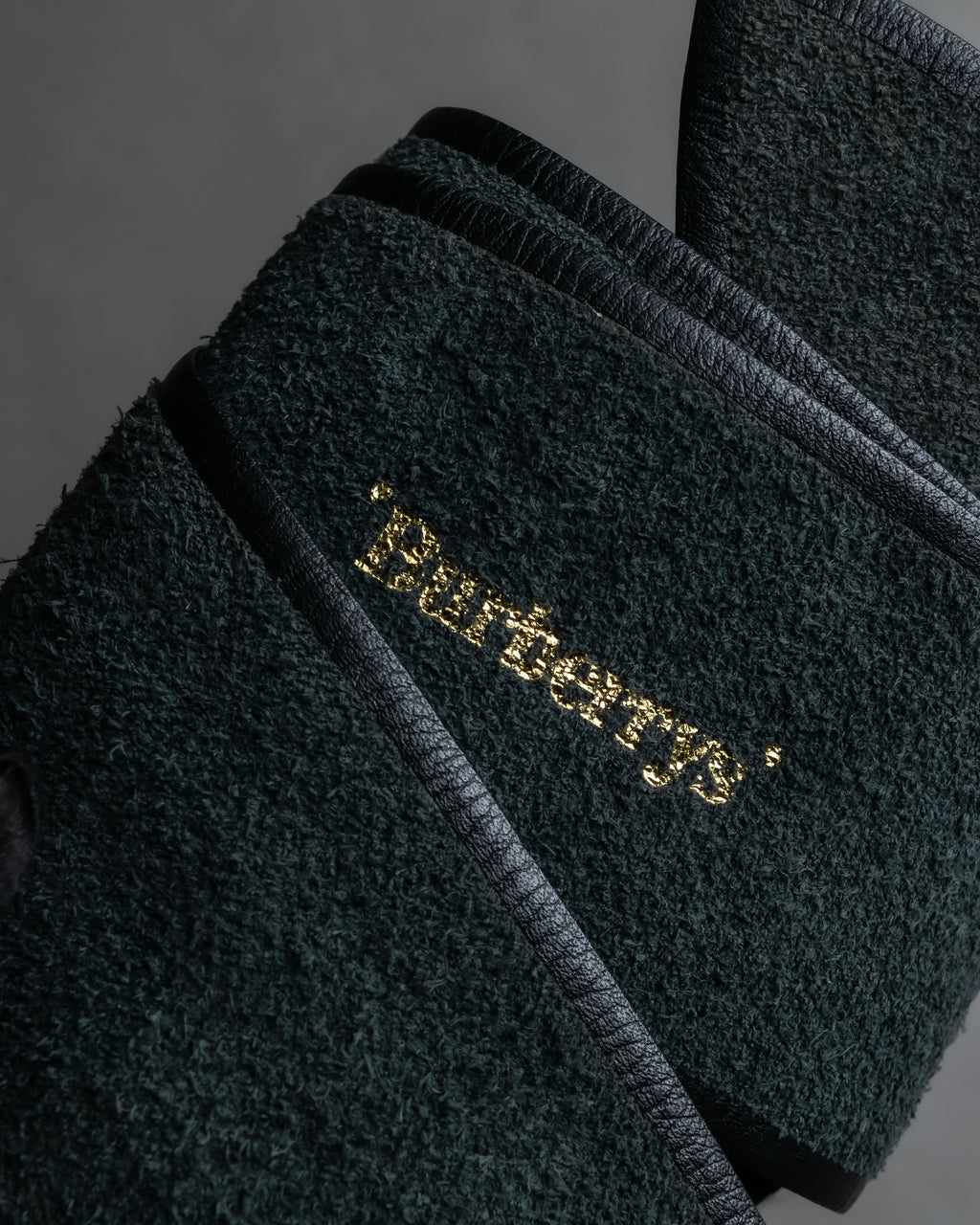 "BURBERRYS" Oval buckle design, supple leather belt