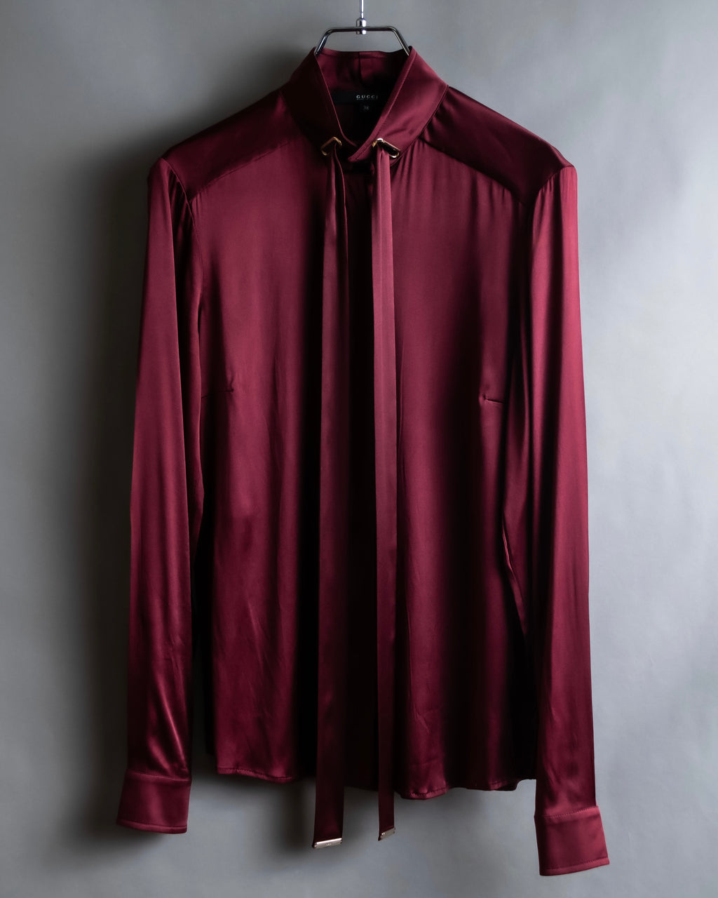 "GUCCI" Beautiful burgundy color silk bowtie shirt
