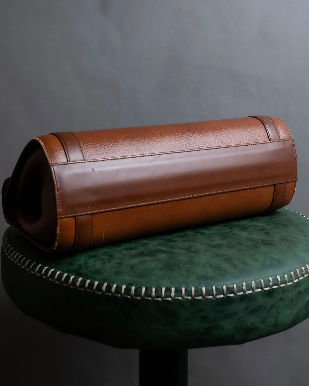 "BURBERRYS" Horizontally shaped brown leather one-handle bag
