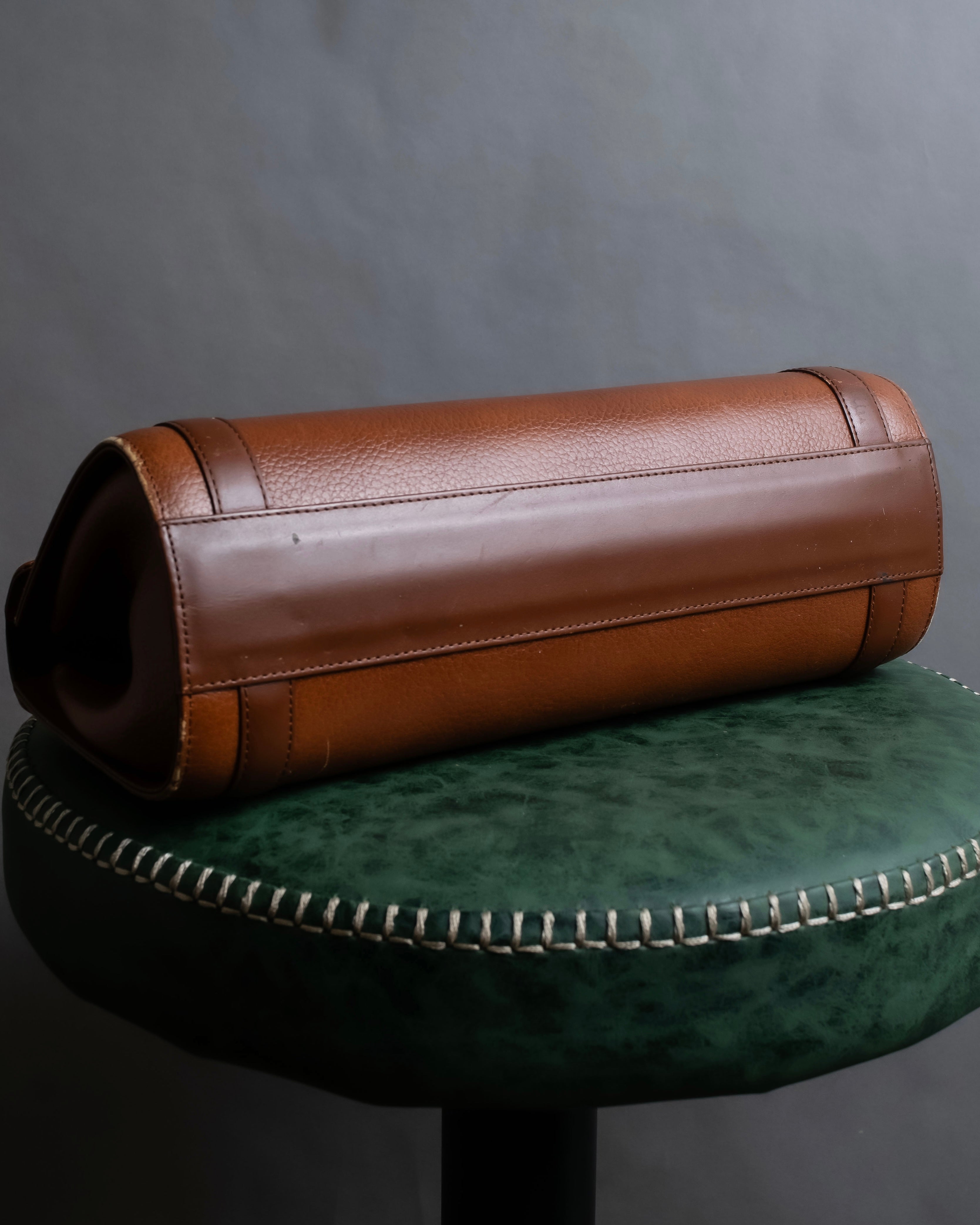 "BURBERRYS" Horizontally shaped brown leather one-handle bag