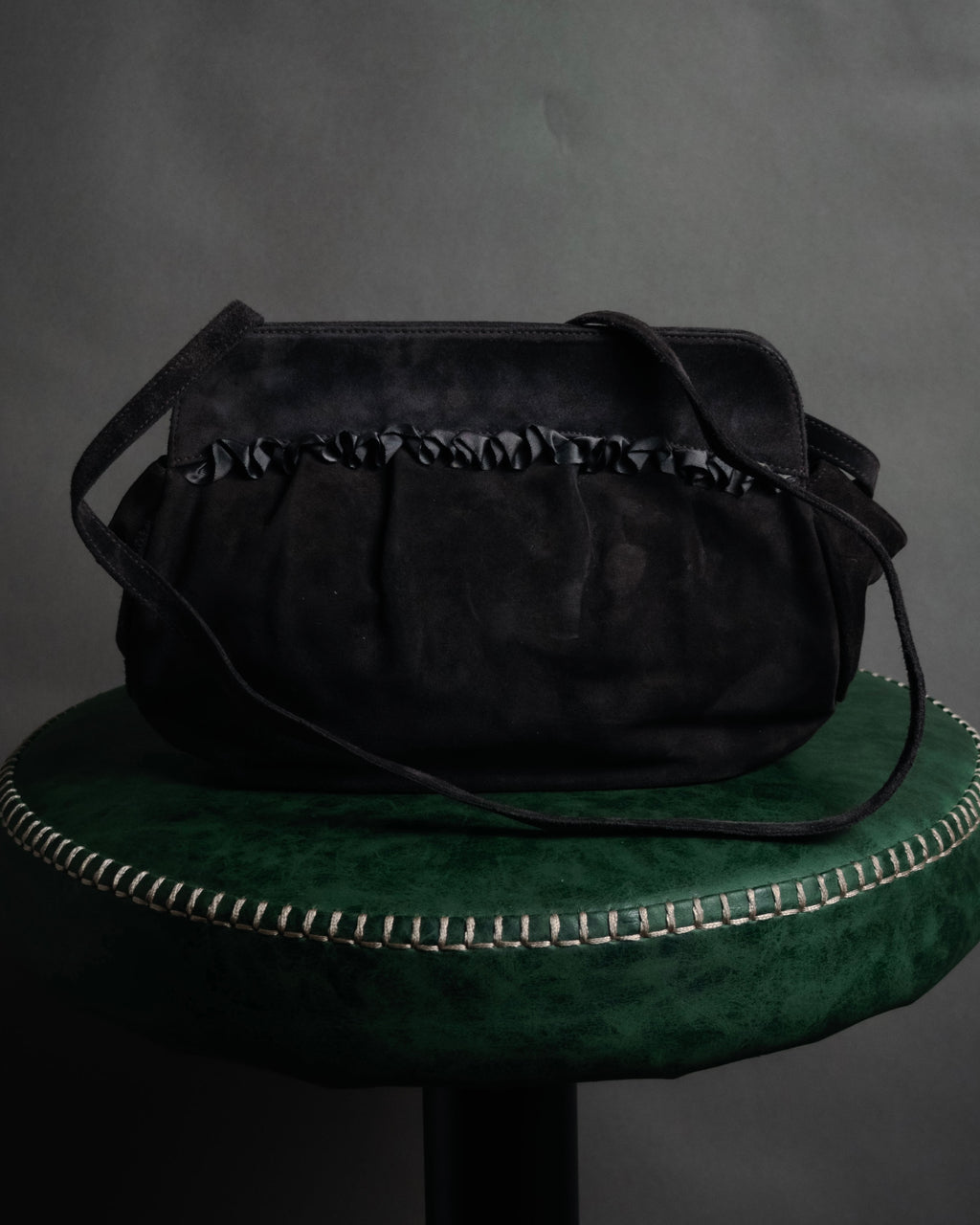 “Salvatore Ferragamo” 80’s-90’s Suede shirred ribbon shoulder bag