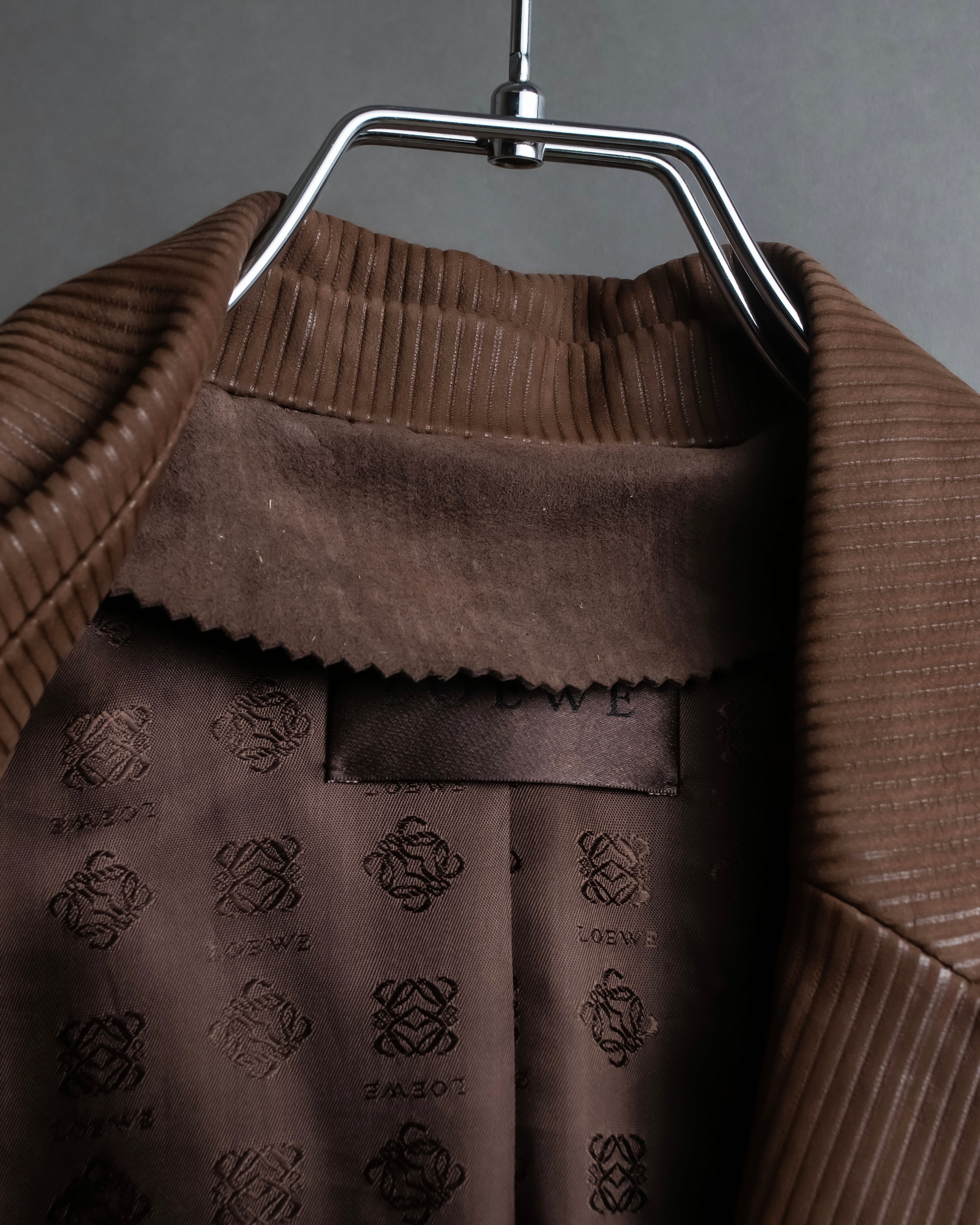 "LOEWE" Three-dimensional ribbed lamb leather set up