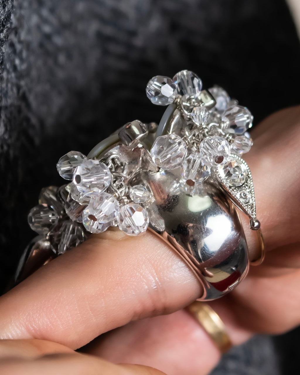 "Dior" Sways among the plants flower motif ring