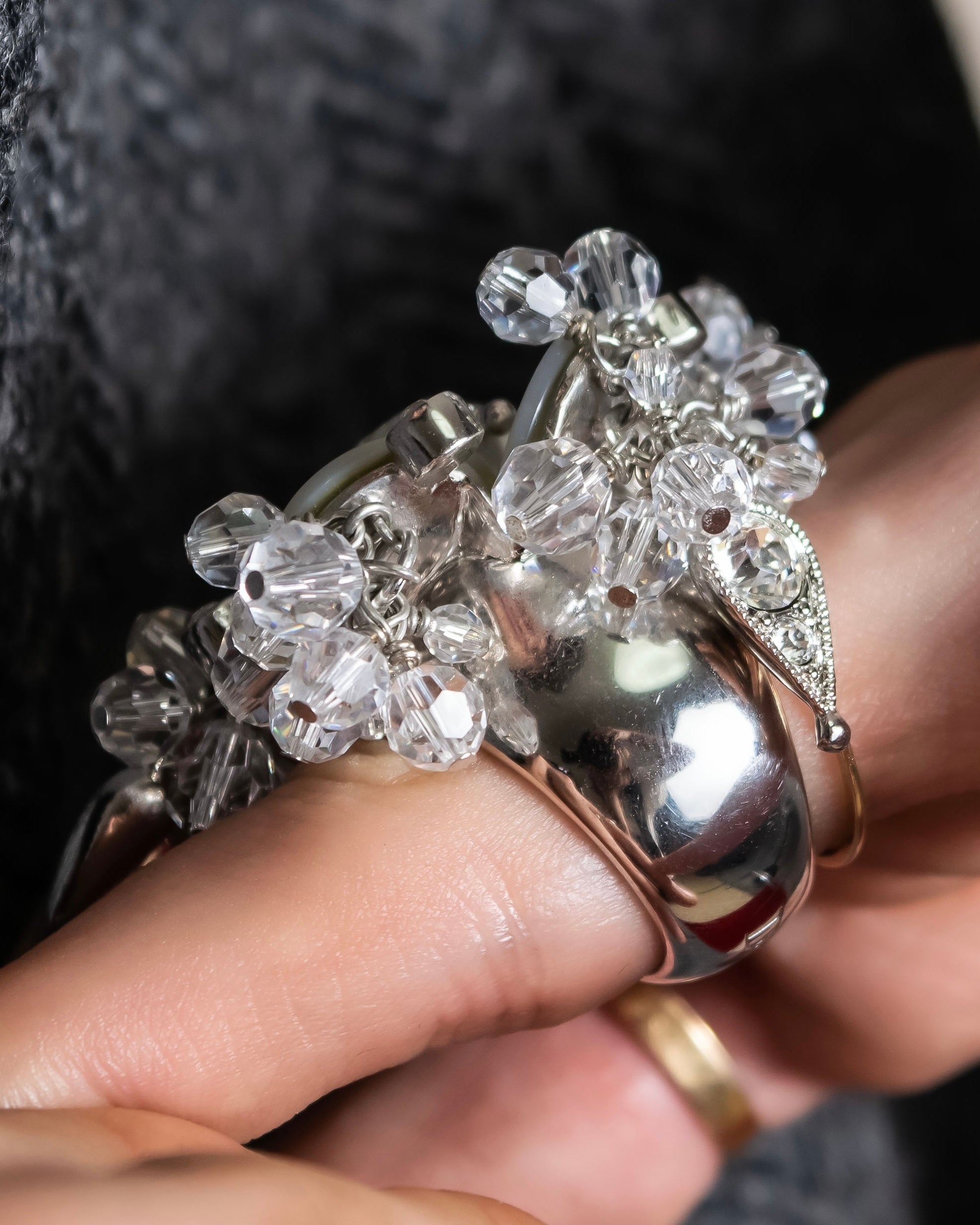 "Dior" Sways among the plants flower motif ring