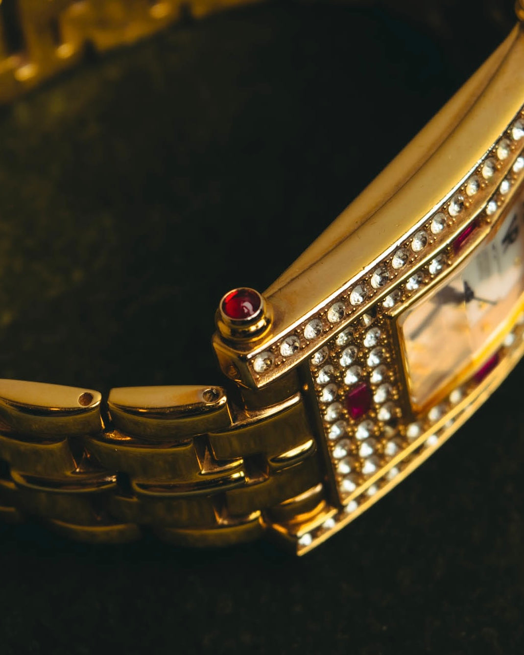 "VALENTINO ROLENTA" 90's-00's Decorative rhinestone quartz watch