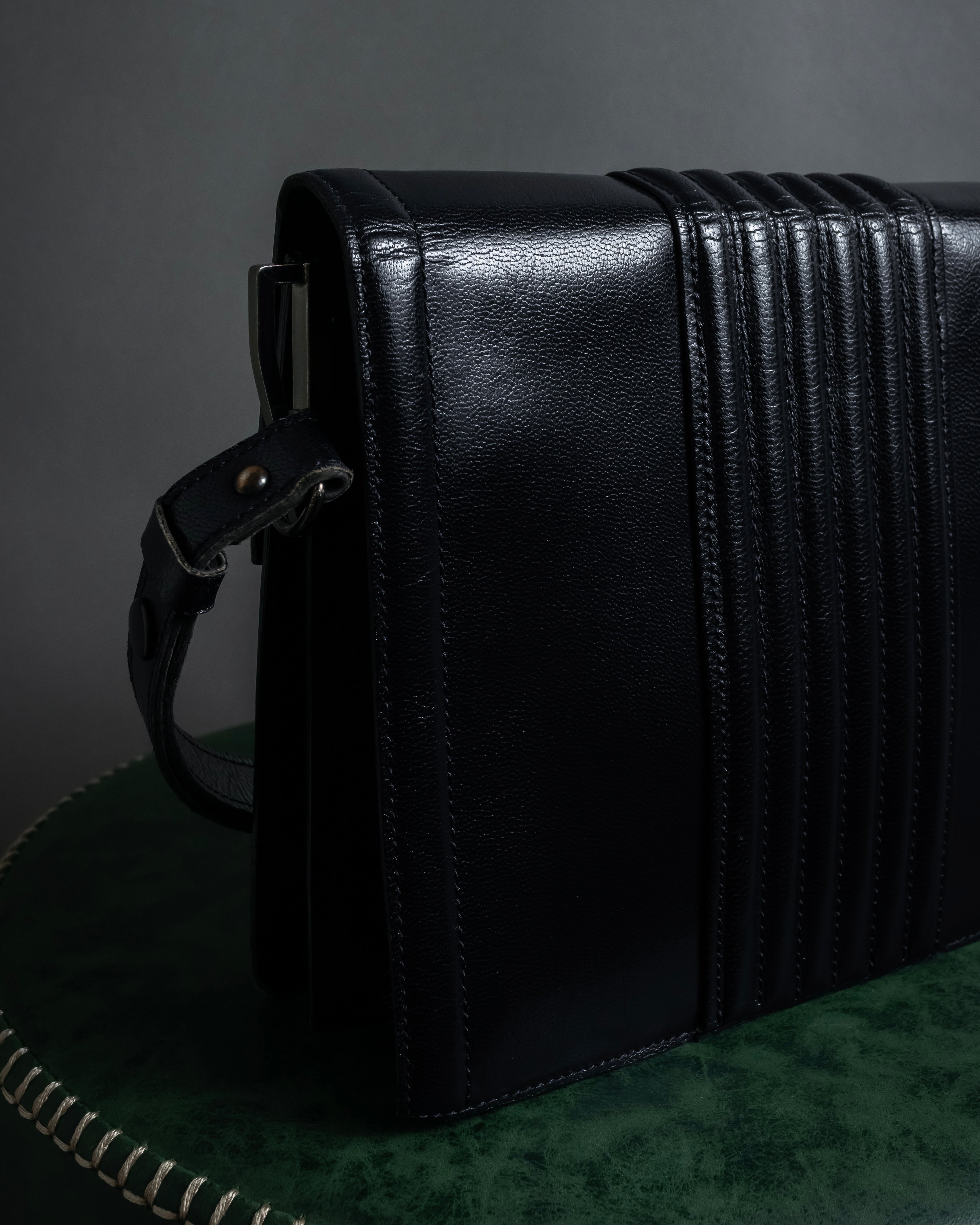 "YVES SAINT LAURENT" Straight ridge design square forum leather bag