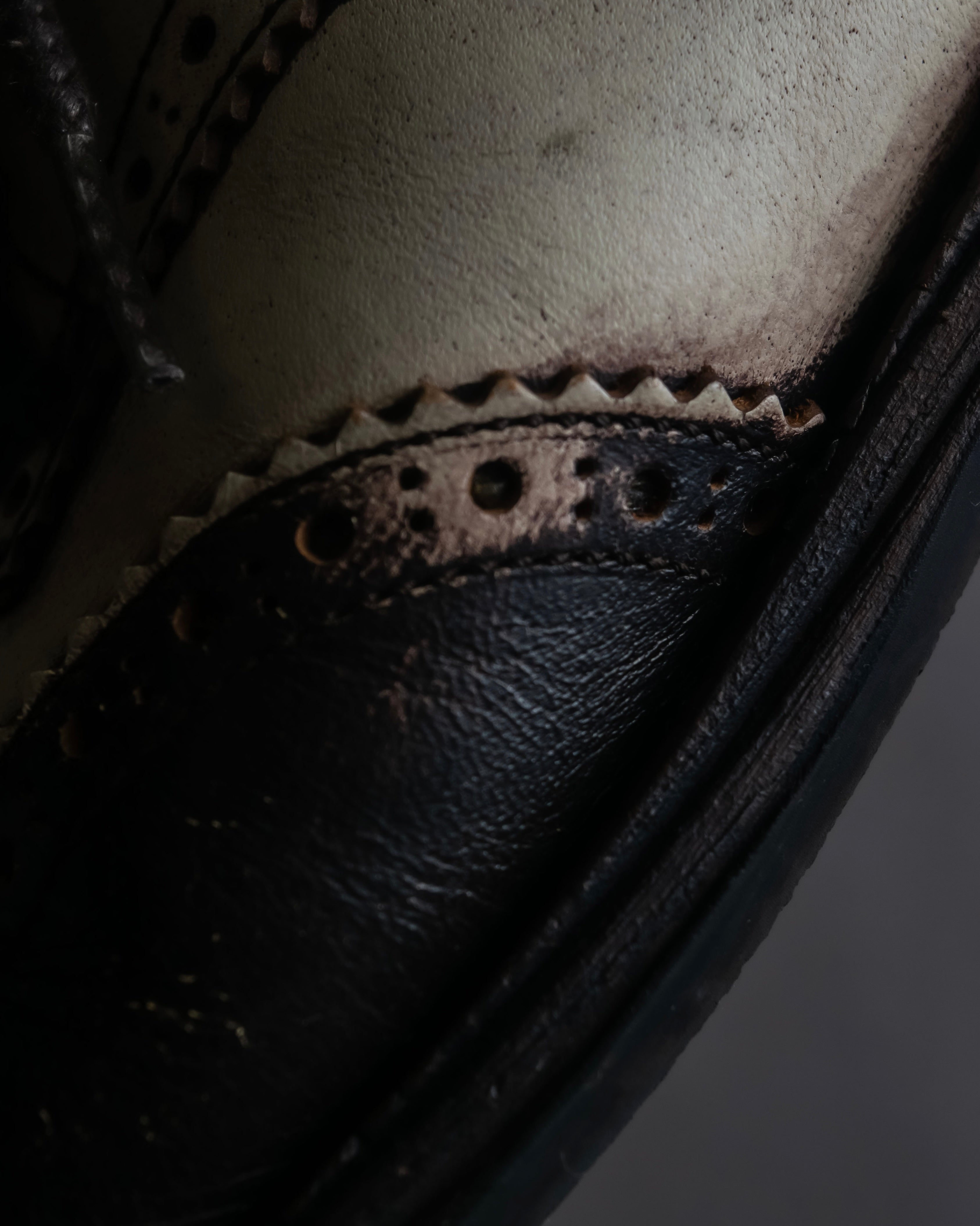 "ISSEY MIYAKE" Fade color wingtip leather shoes