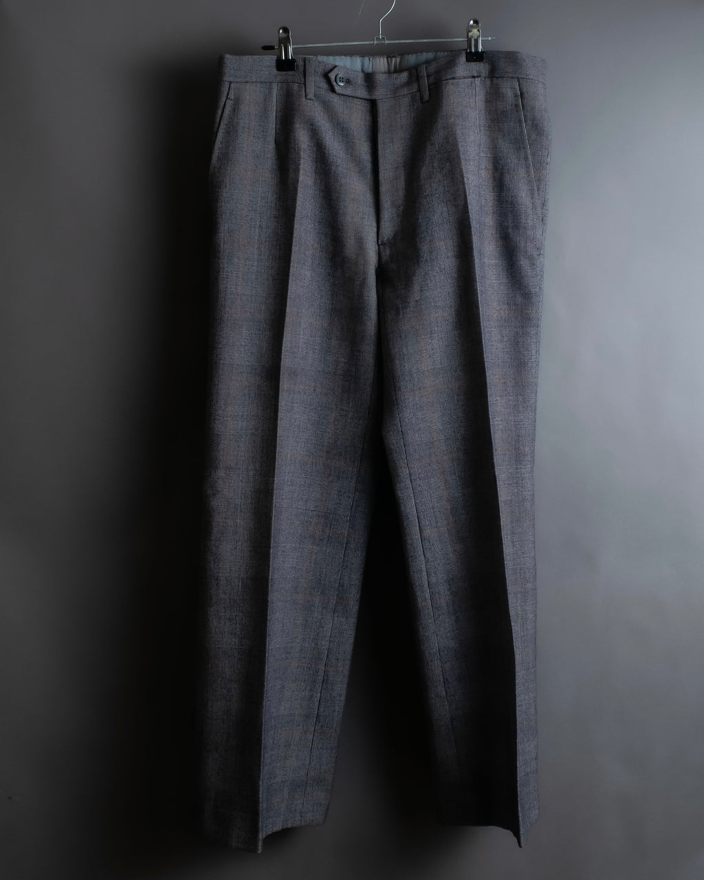 Pantalones vintage con detalle de botones, ventana de estampado a cuadros