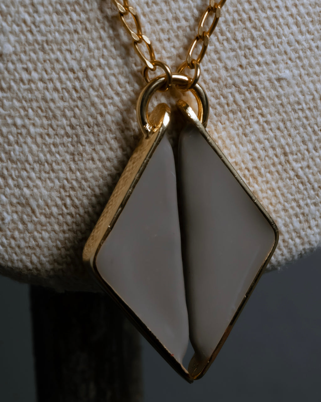 "BALENCIAGA" Red cabochon symmetrical design necklace