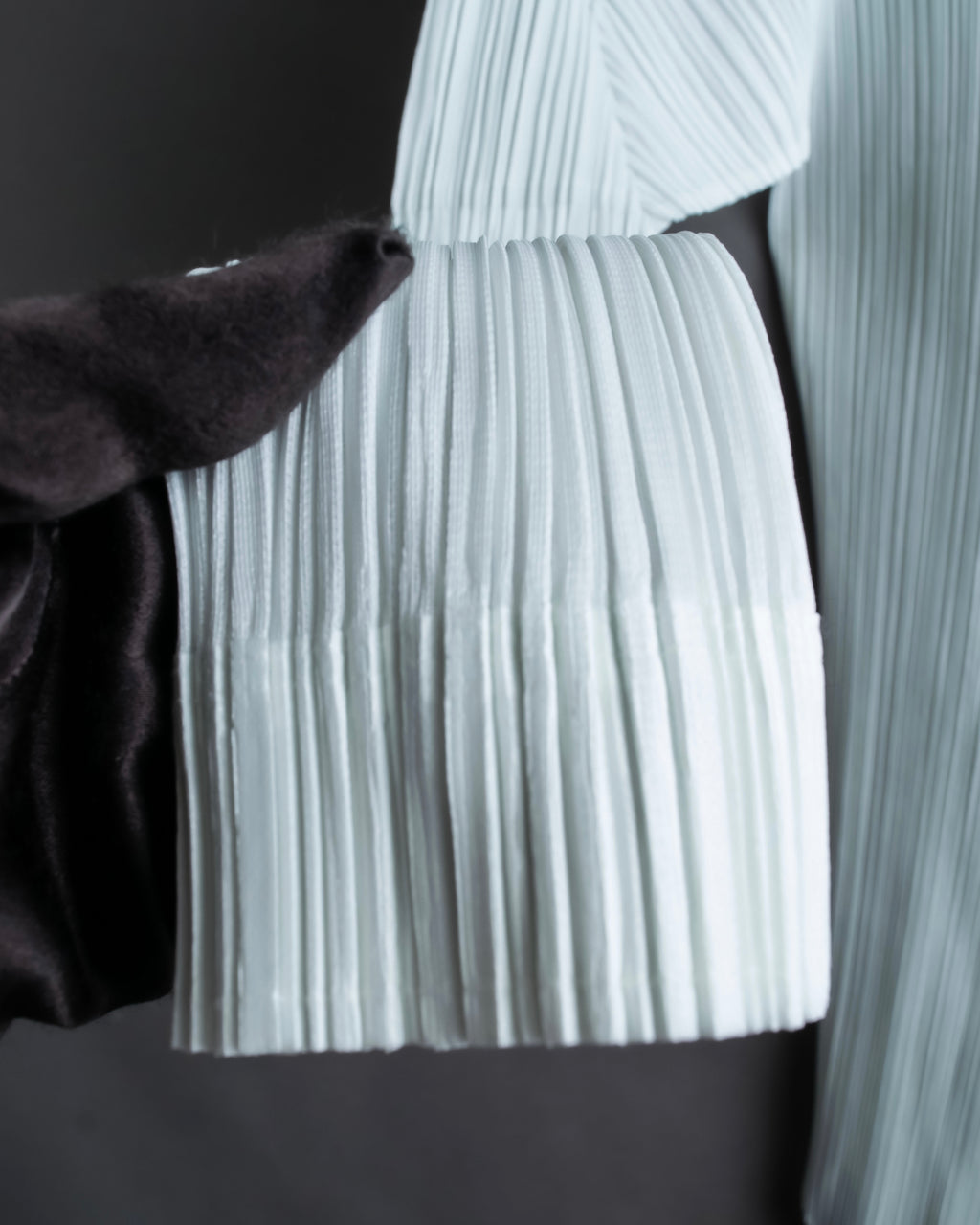 "PLEATS PLEASE ISSEY MIYAKE" Three-dimensional pleated long shirt