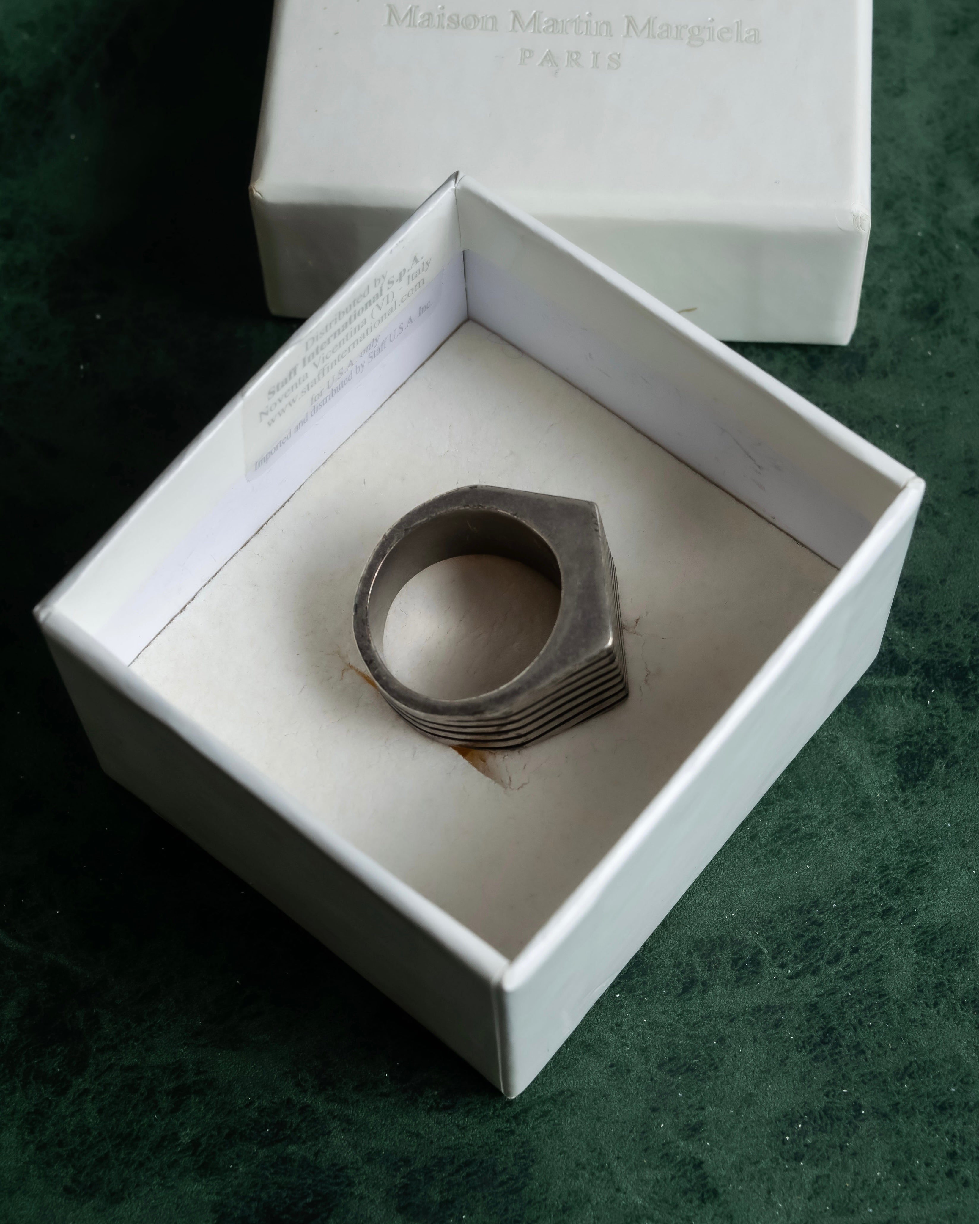 "MAISON MARGIELA" Square-shaped continuous design silver ring