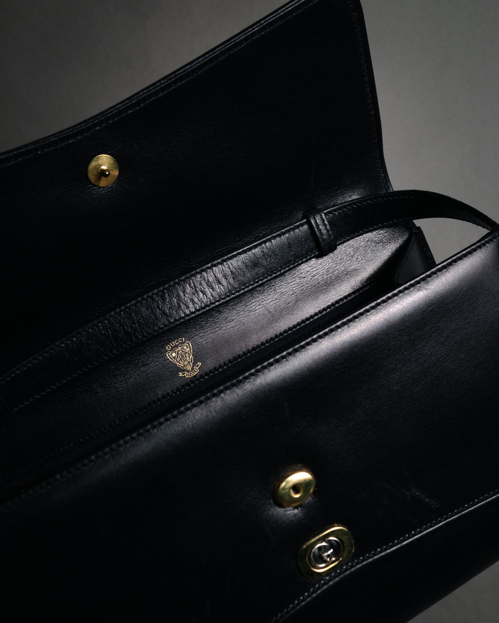 "GUCCI" 70’s-80’s Crest logo leather shoulder bag