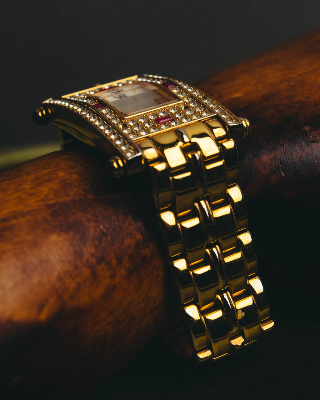 "VALENTINO ROLENTA" 90's-00's Decorative rhinestone quartz watch