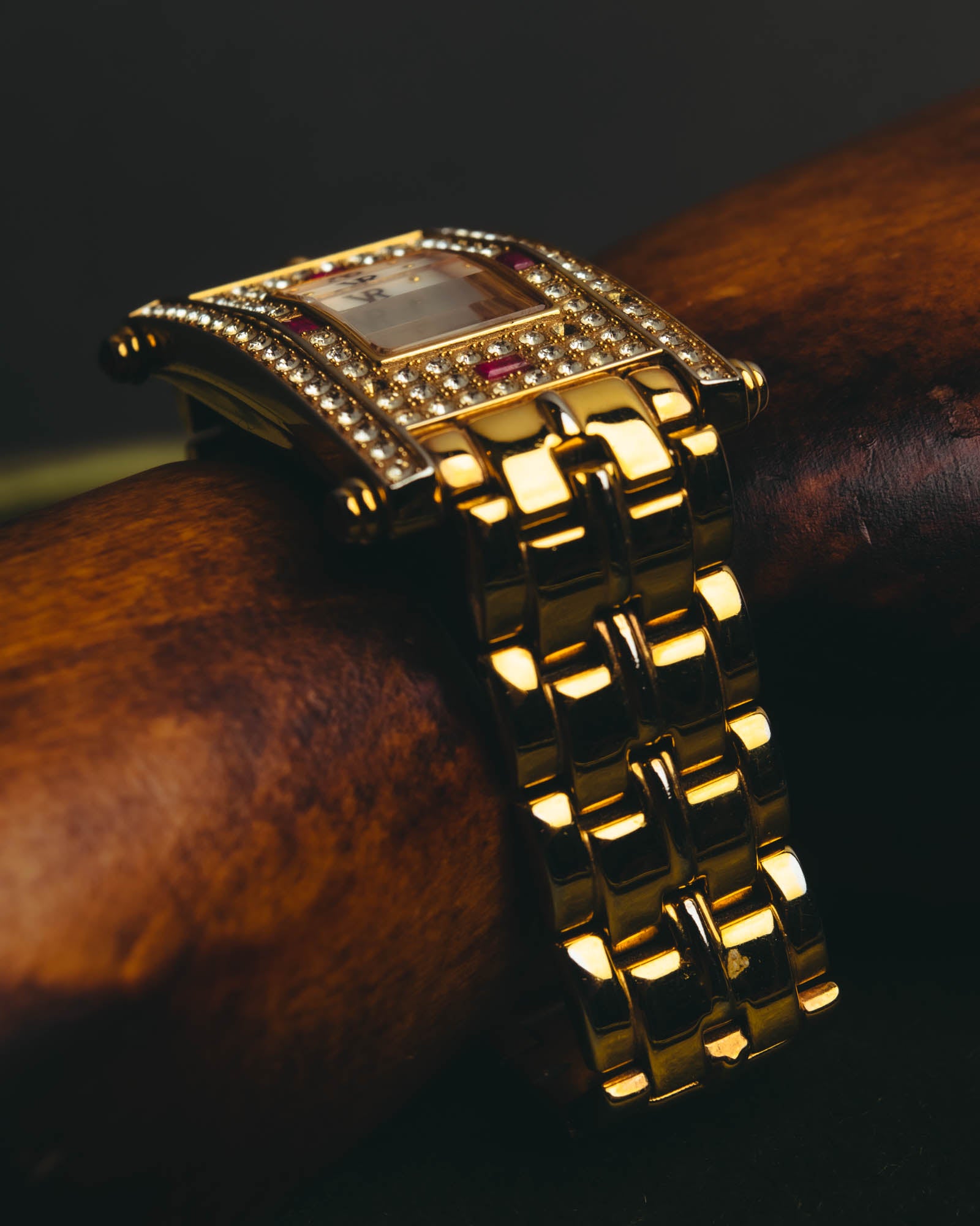 "VALENTINO ROLENTA" 90's-00's Decorative rhinestone quartz watch
