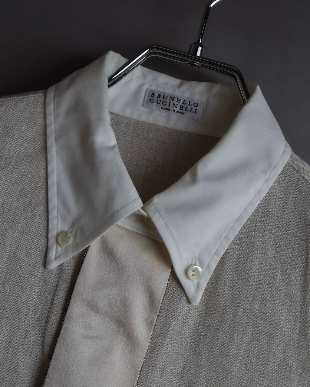 "BRUNELLO CUCINELLI" Contrast collar hidden placket linen shirt