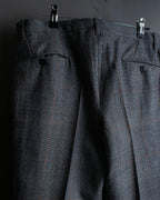 Pantalones vintage con detalle de botones, ventana de estampado a cuadros