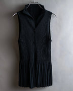 "PLEATS PLEASE ISSEY MIYAKE"
Narrow pleated sleeveless dress