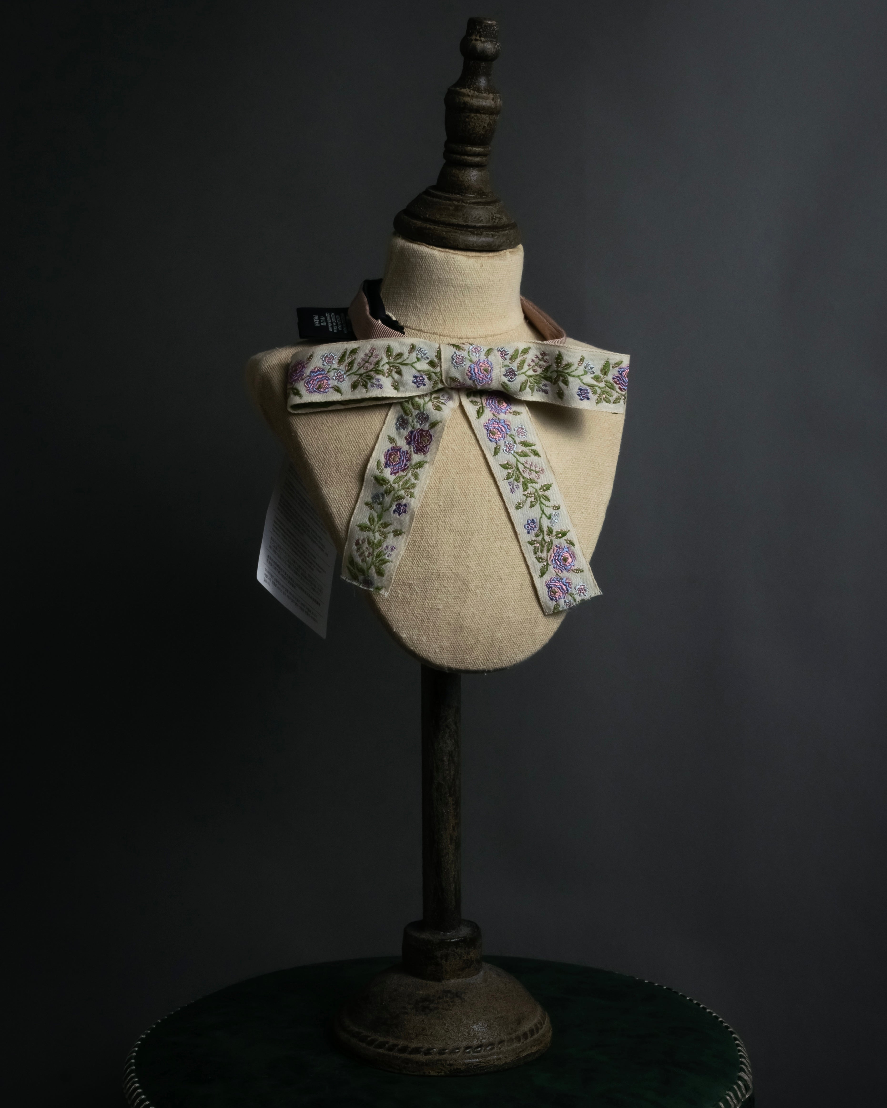 -MOOD Christmas Collections-
"GUCCI" Michele period delicate floral embroidered ribbon tie