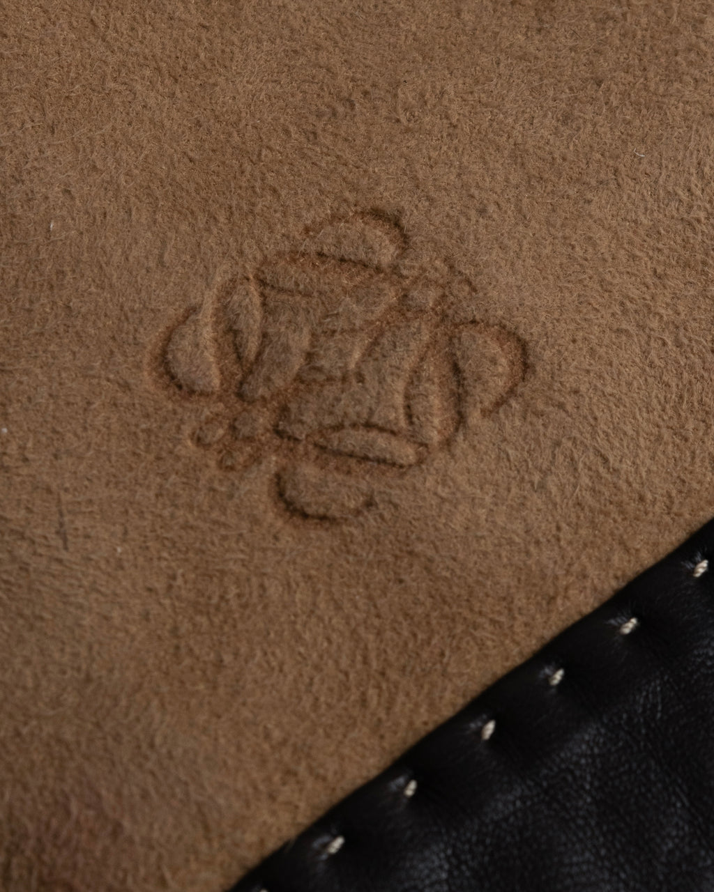"LOEWE" Logo engraved combination leather gloves
