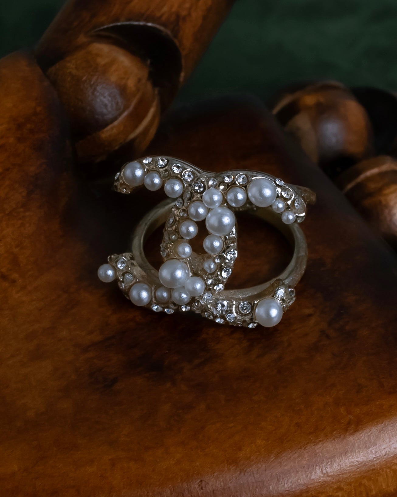 "CHANEL" Coco mark motif pearl strass design ring
