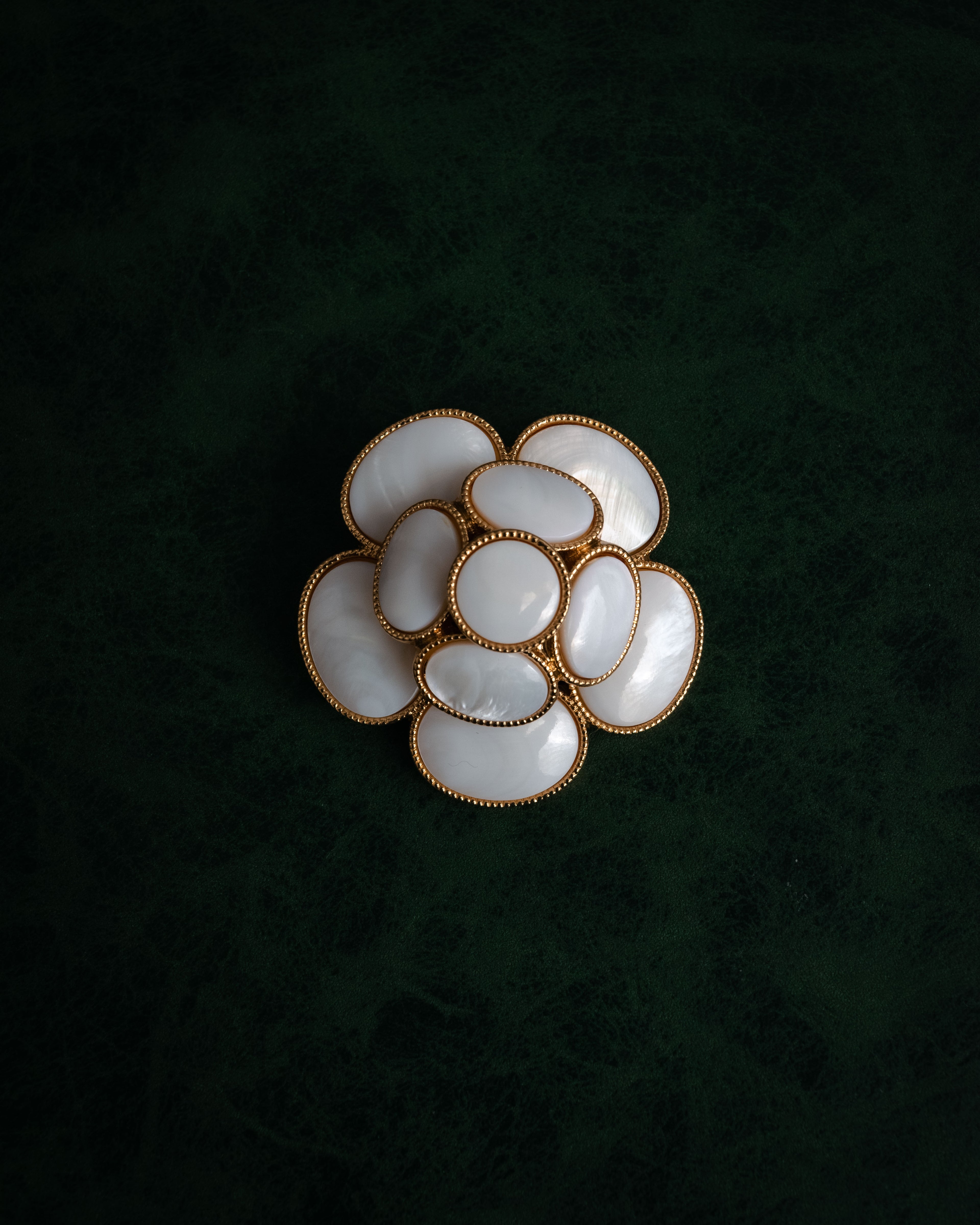 “VETEMENTS” 2017-2021 Archive-referenced mother of pearl flower brooch