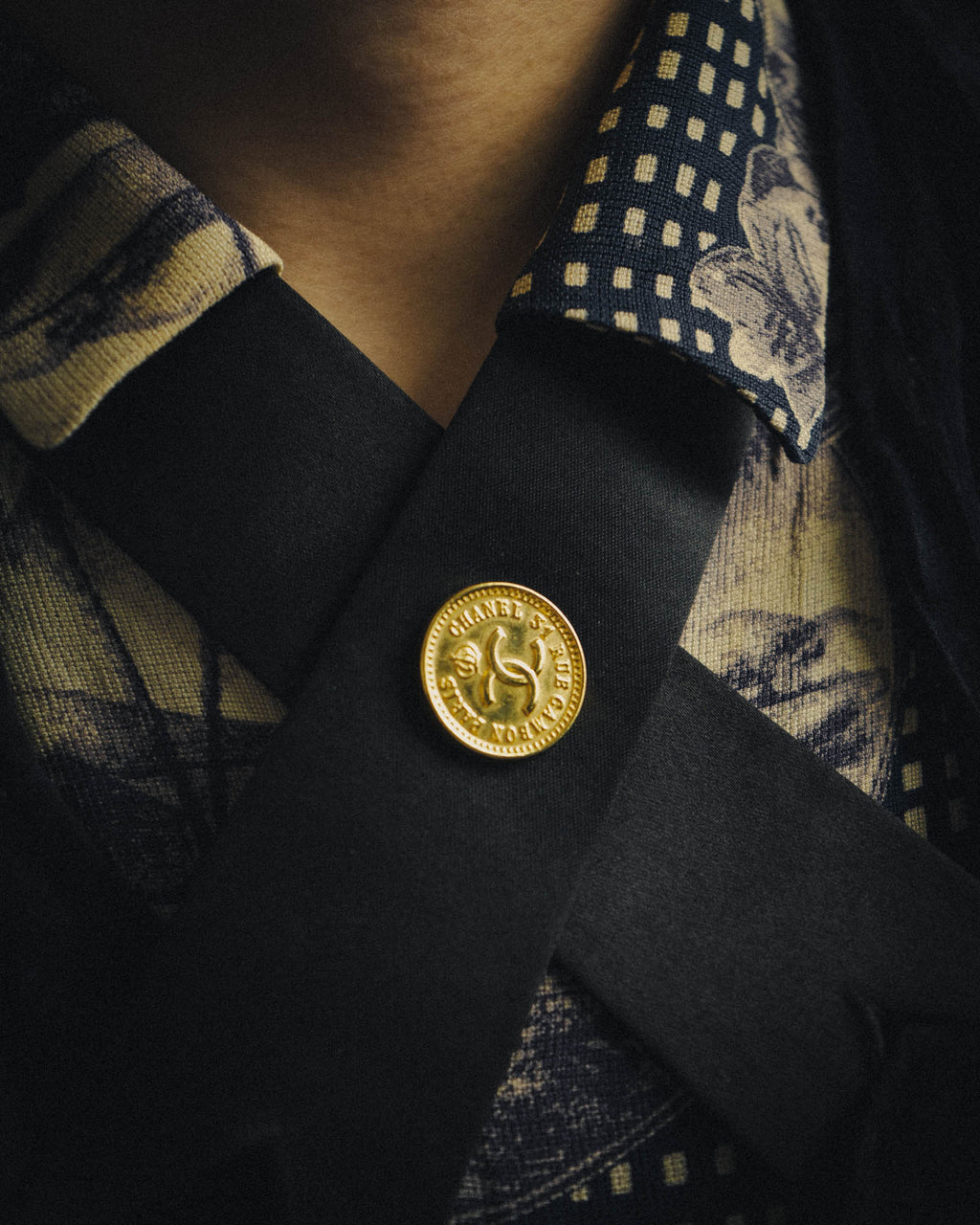 -SPECIAL- “CHANEL” Late 80’s-90’s gold button satin neck tie