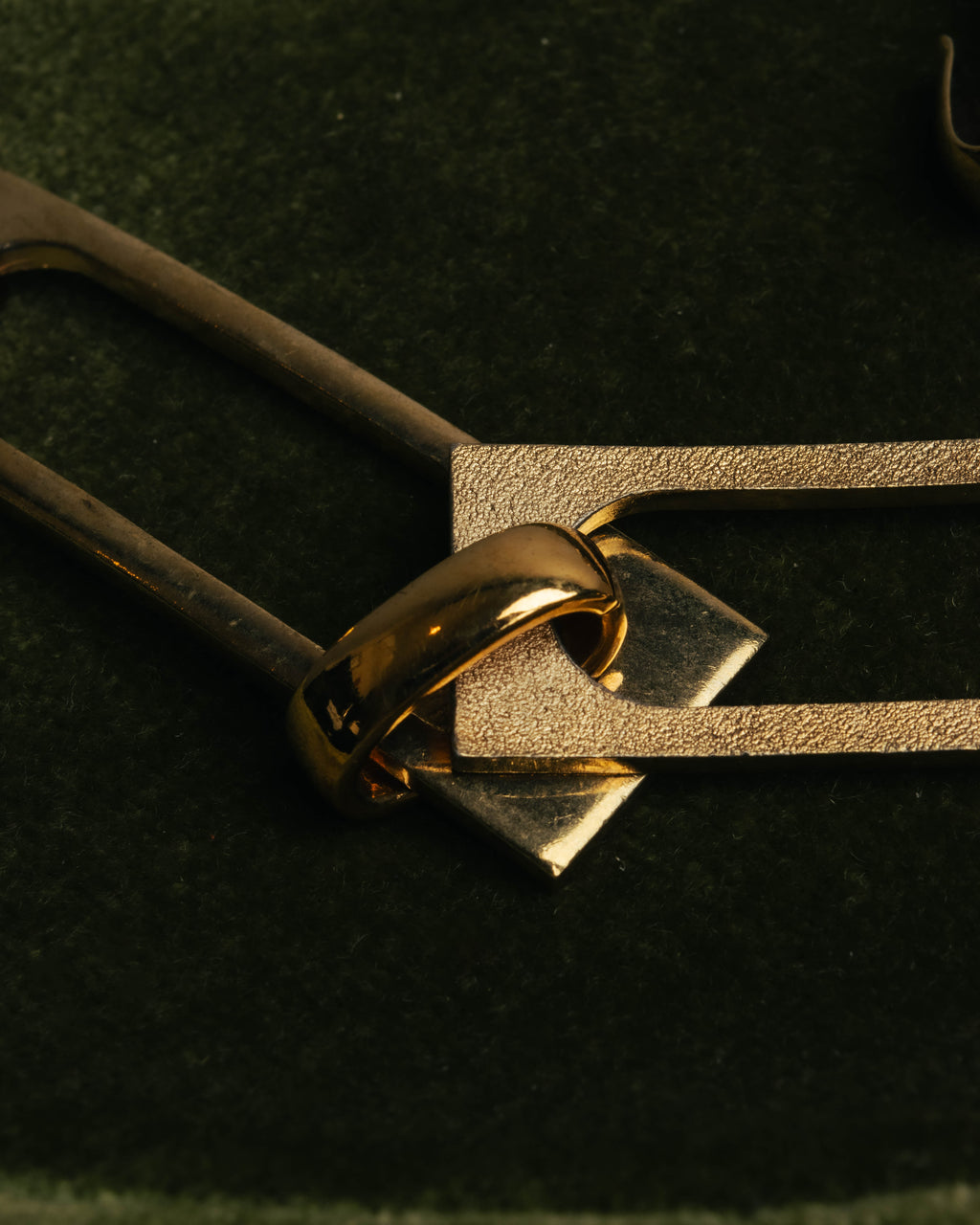 "CELINE" 70's-80's Sulky motif gold metal chain belt