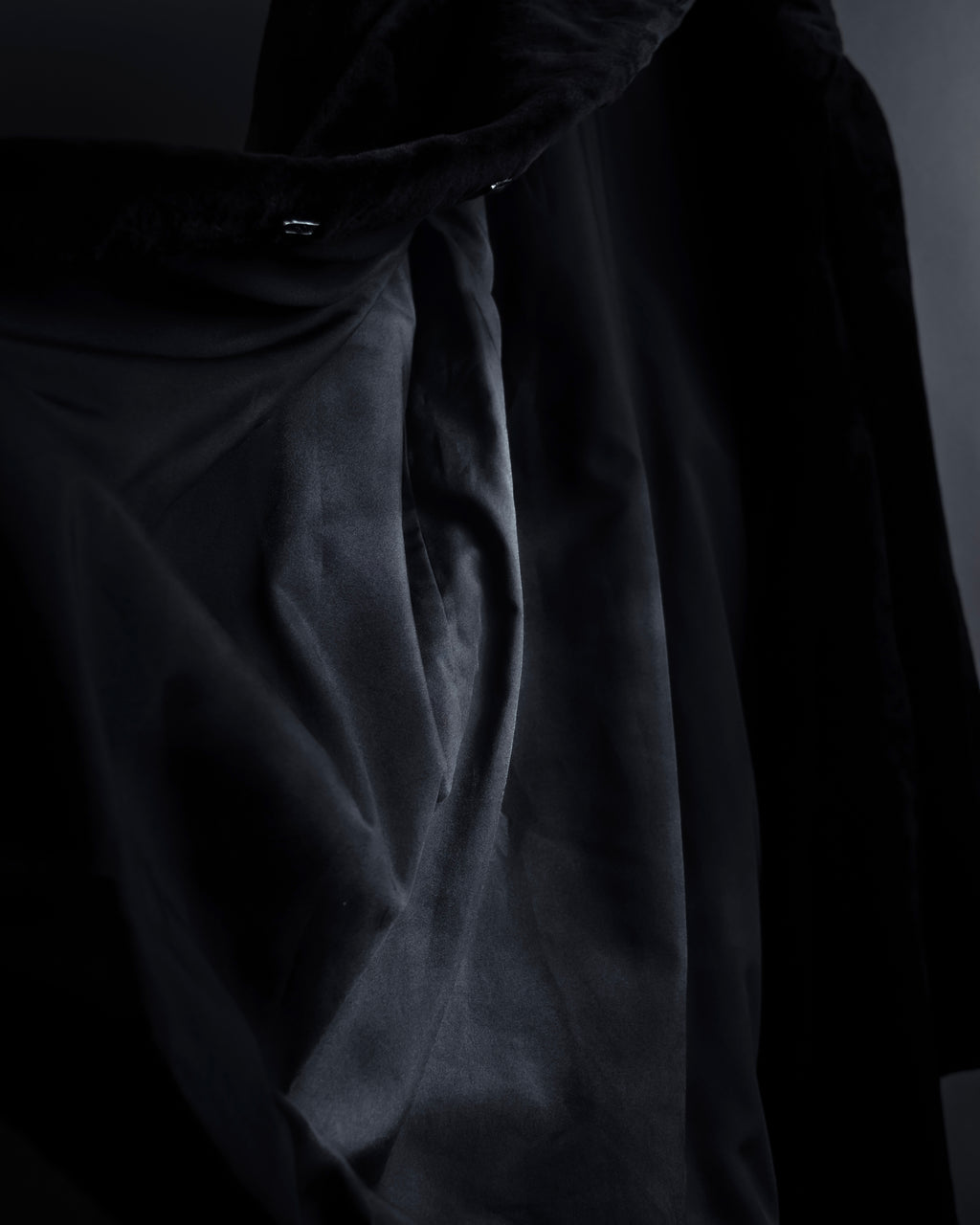 -SPECIAL- “VALENTINO” 1988–1992 SAGA Mink Shawl Collar Coat