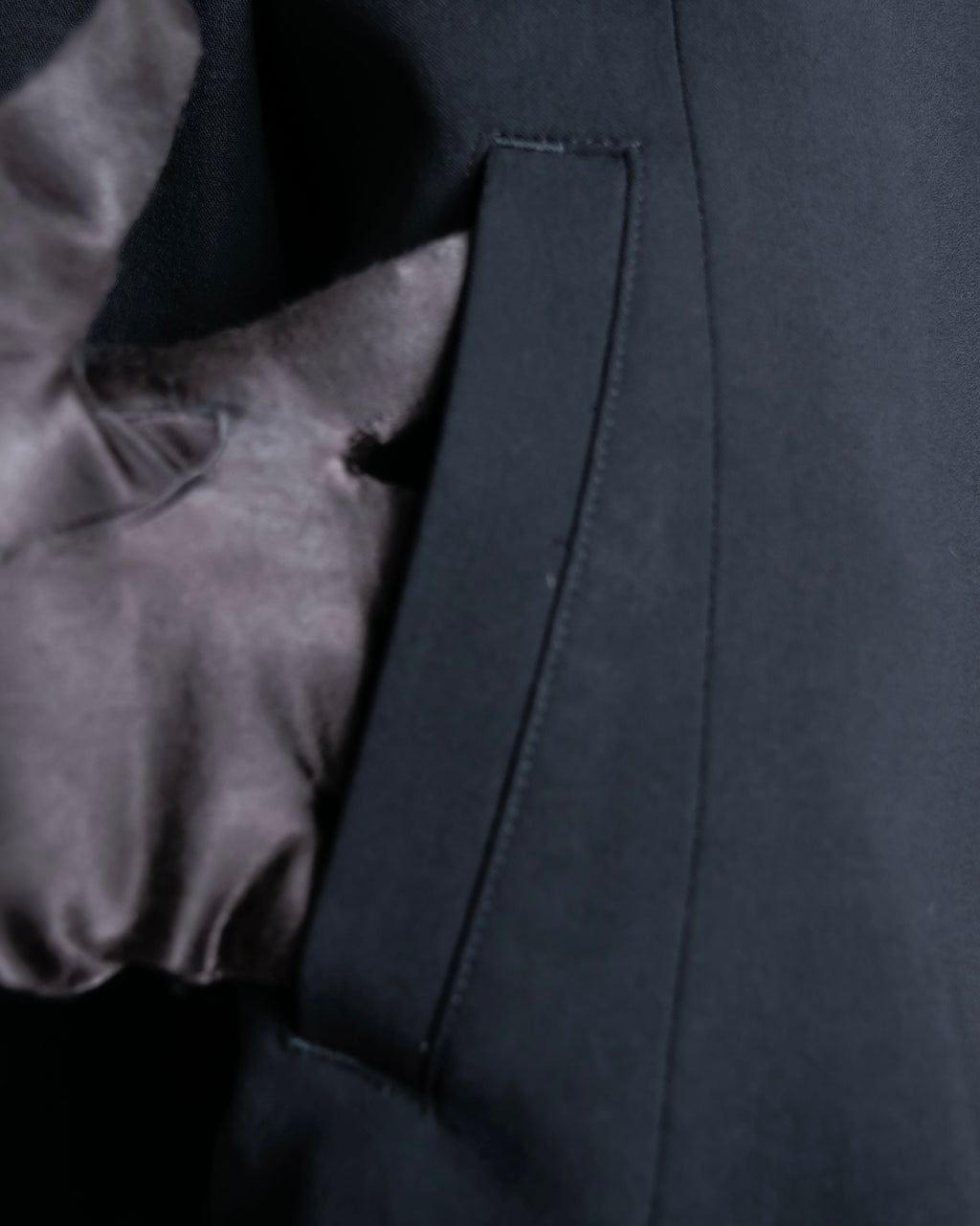 “ISSEY MIYAKE” Chin belt designed stand collar jacket