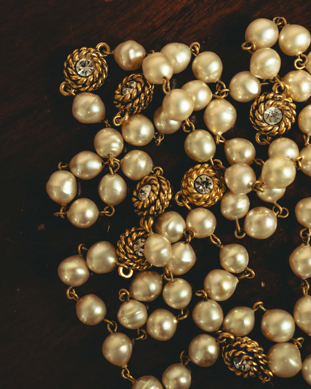 -SPECIAL- "CHANEL" 90's Pearl and crystal embellished long necklace