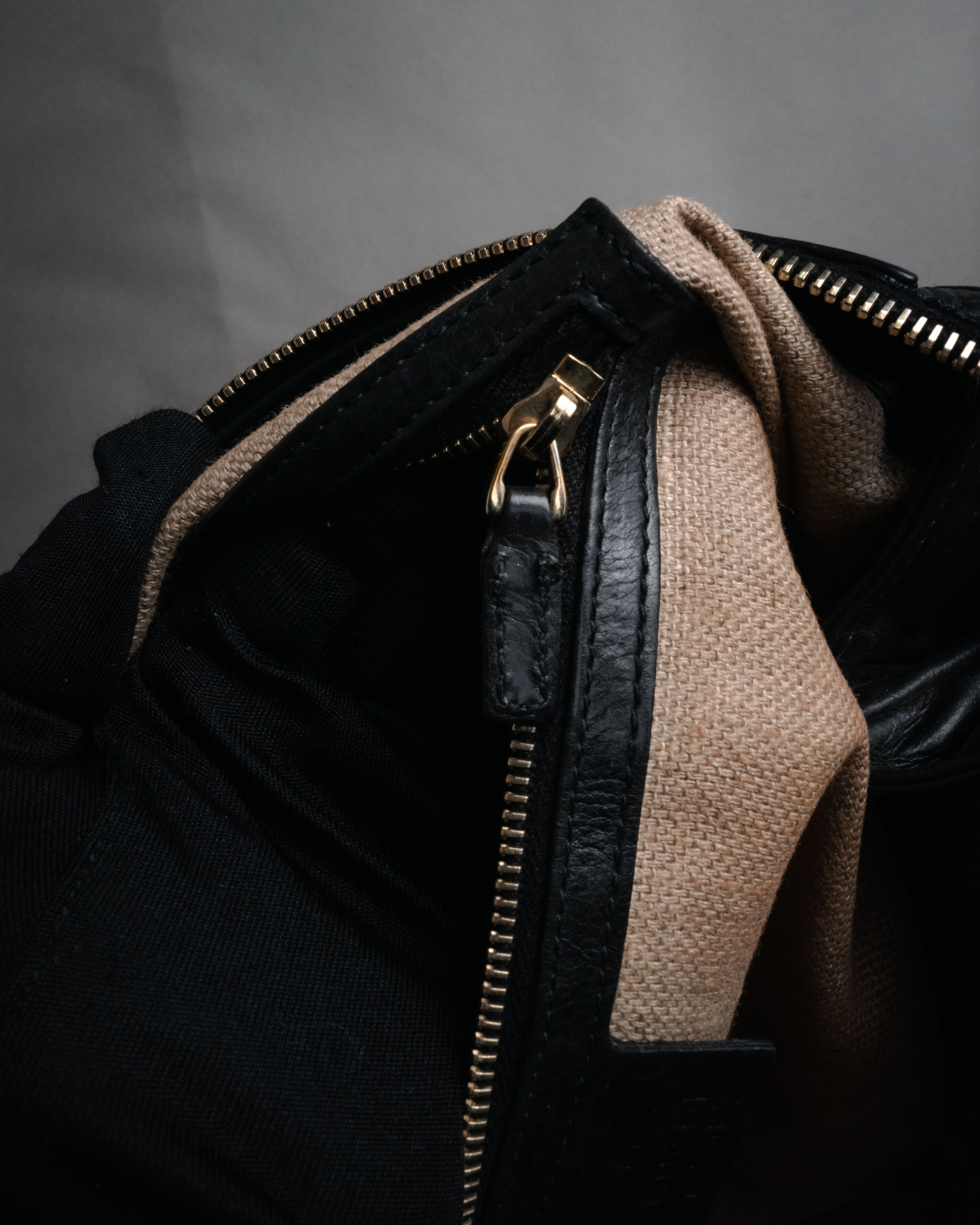 “GUCCI” 2007-2012 Crest emblem soft leather bag