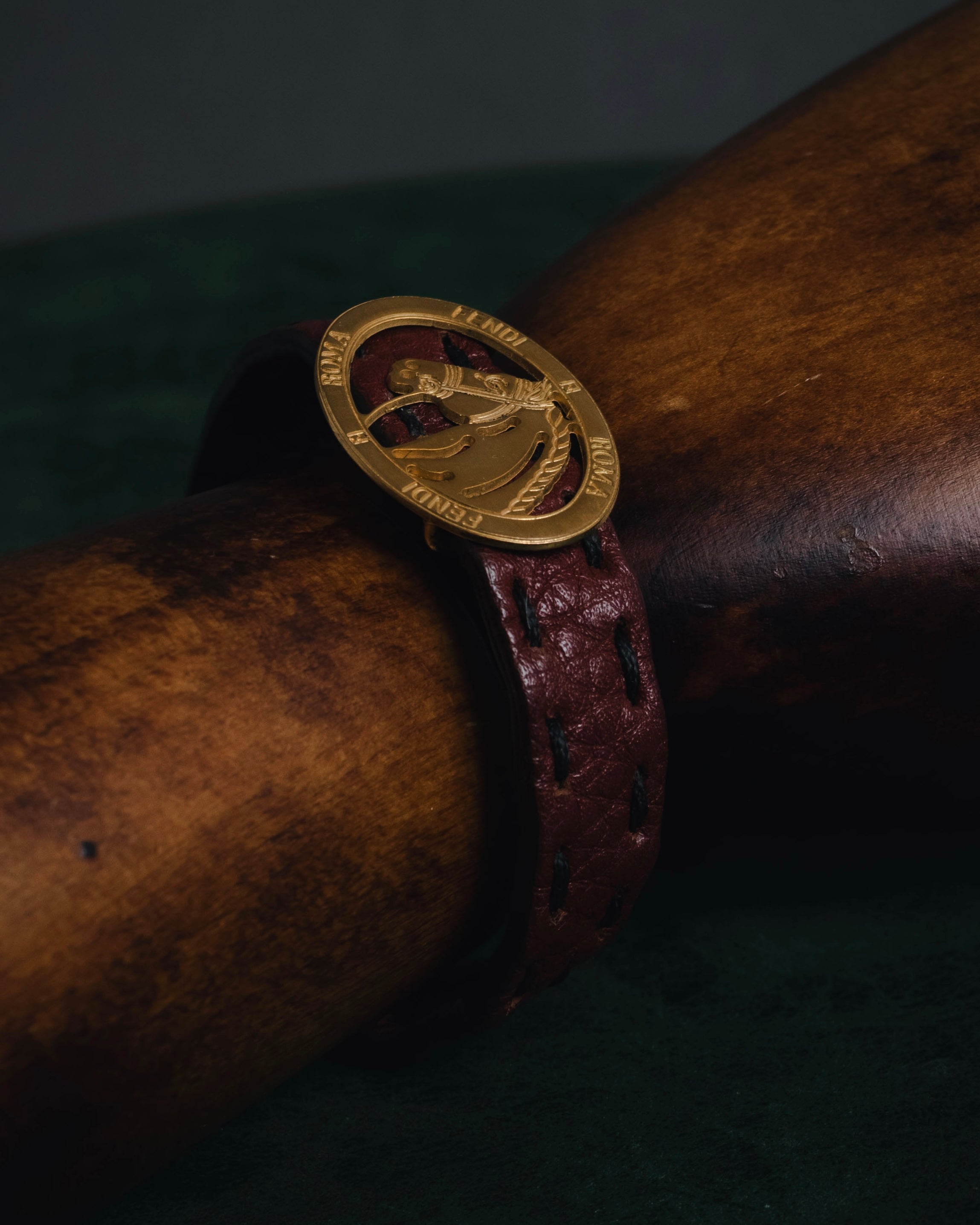 "FENDI" Signature medallion leather bracelet