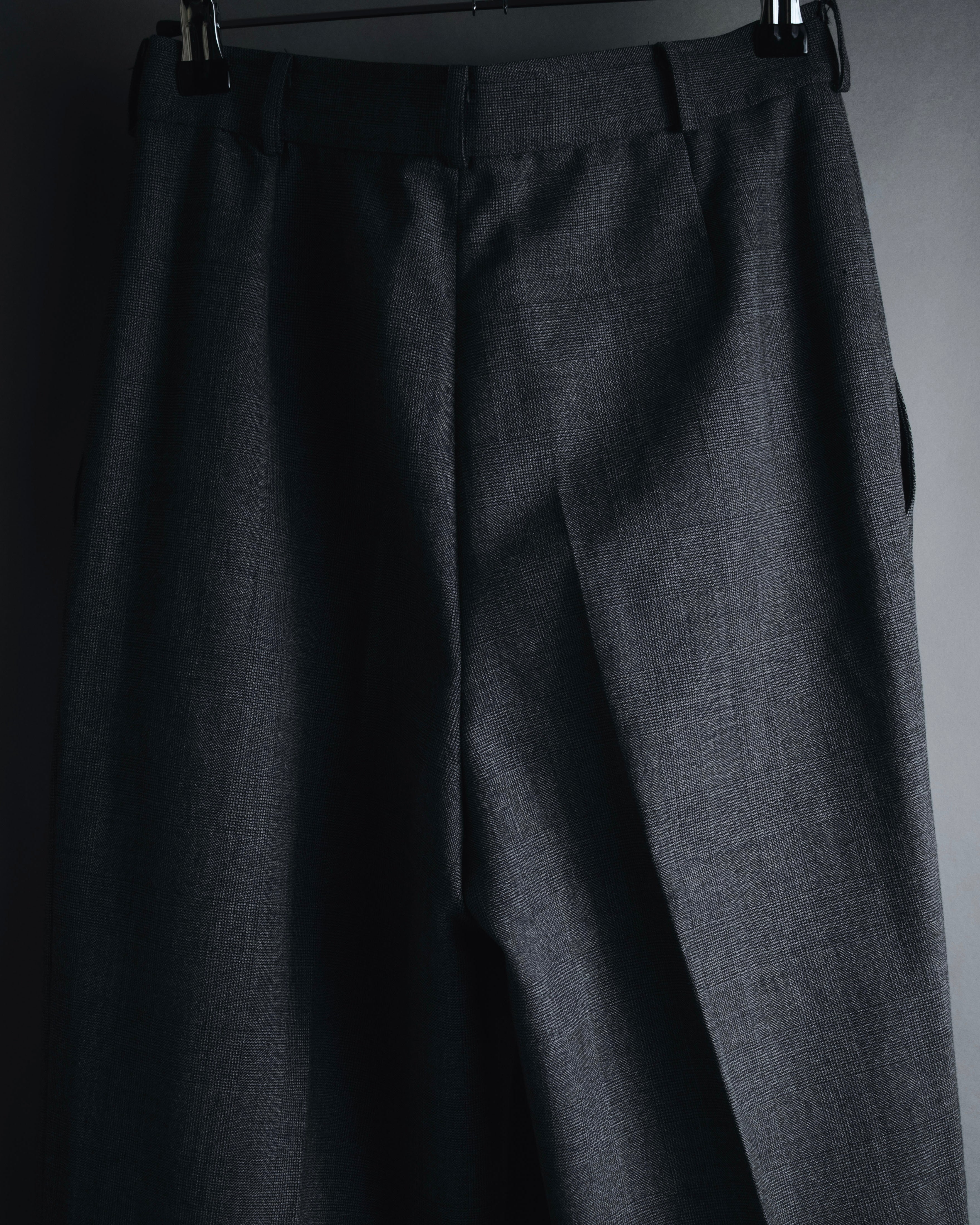 "CHANEL" high-waisted pleated trousers with signature gold button