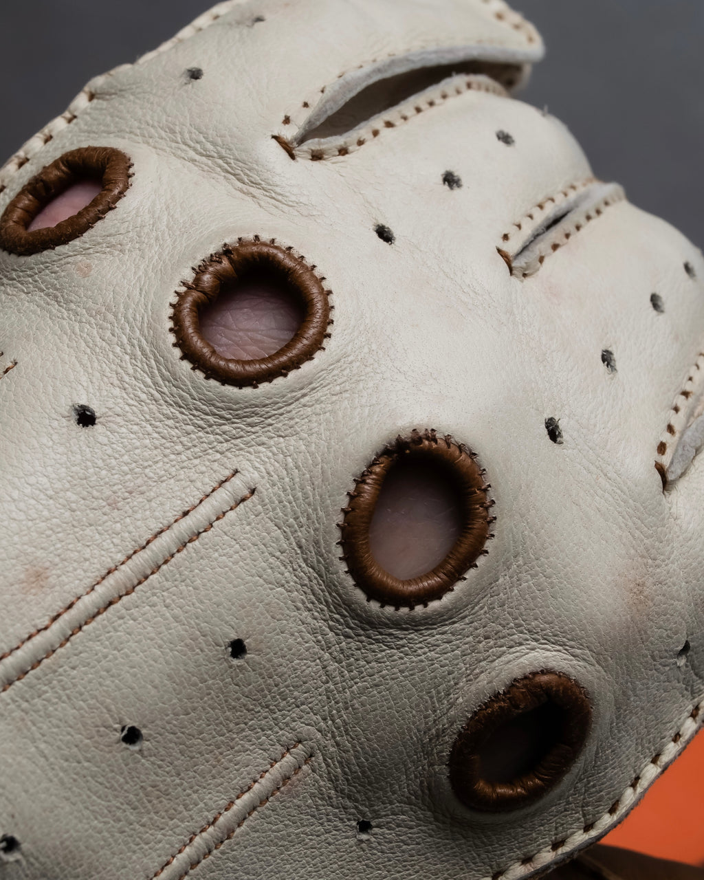 "HERMES" Dot perforation driving leather gloves