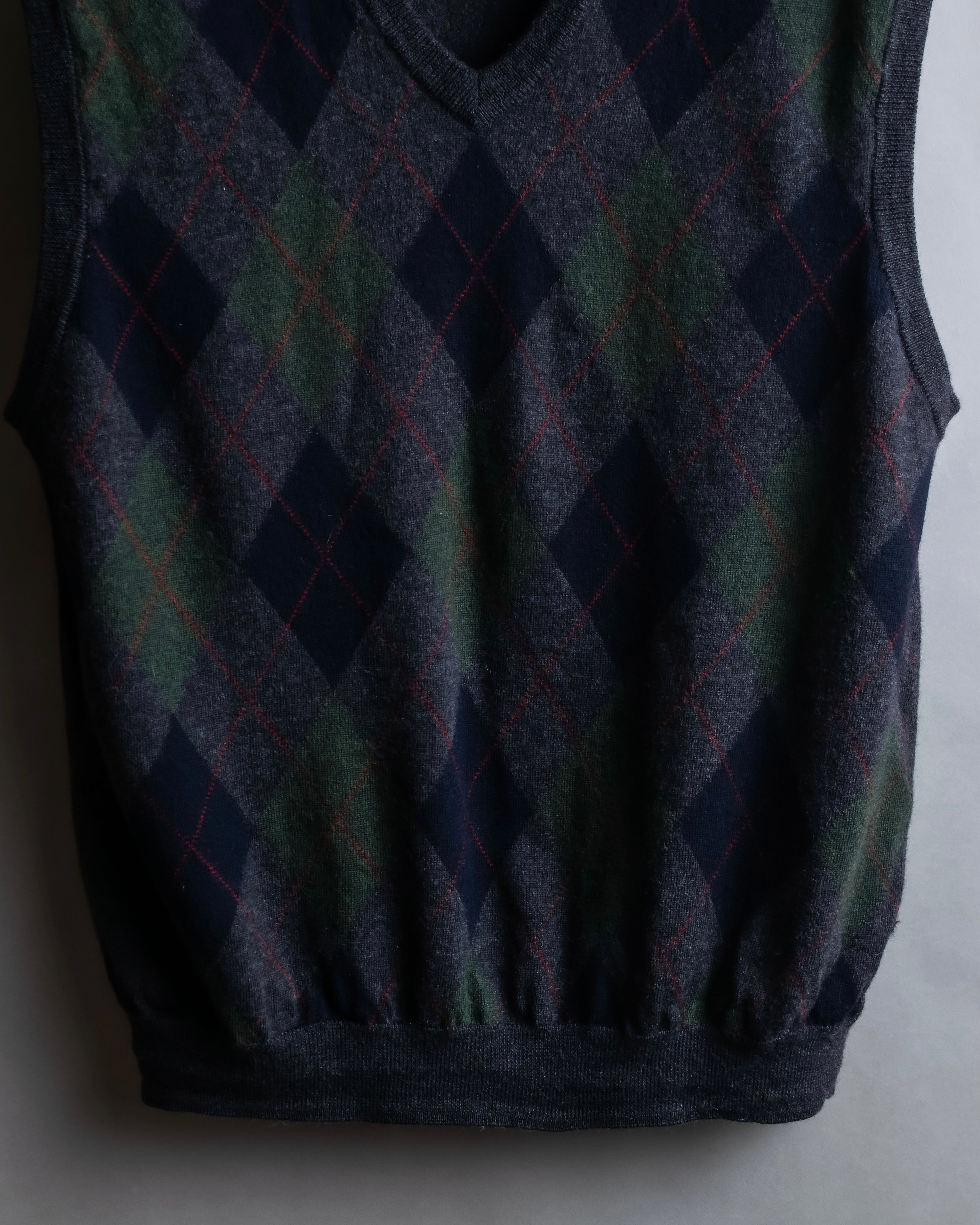 "Vintage argyle pattern knit vest"