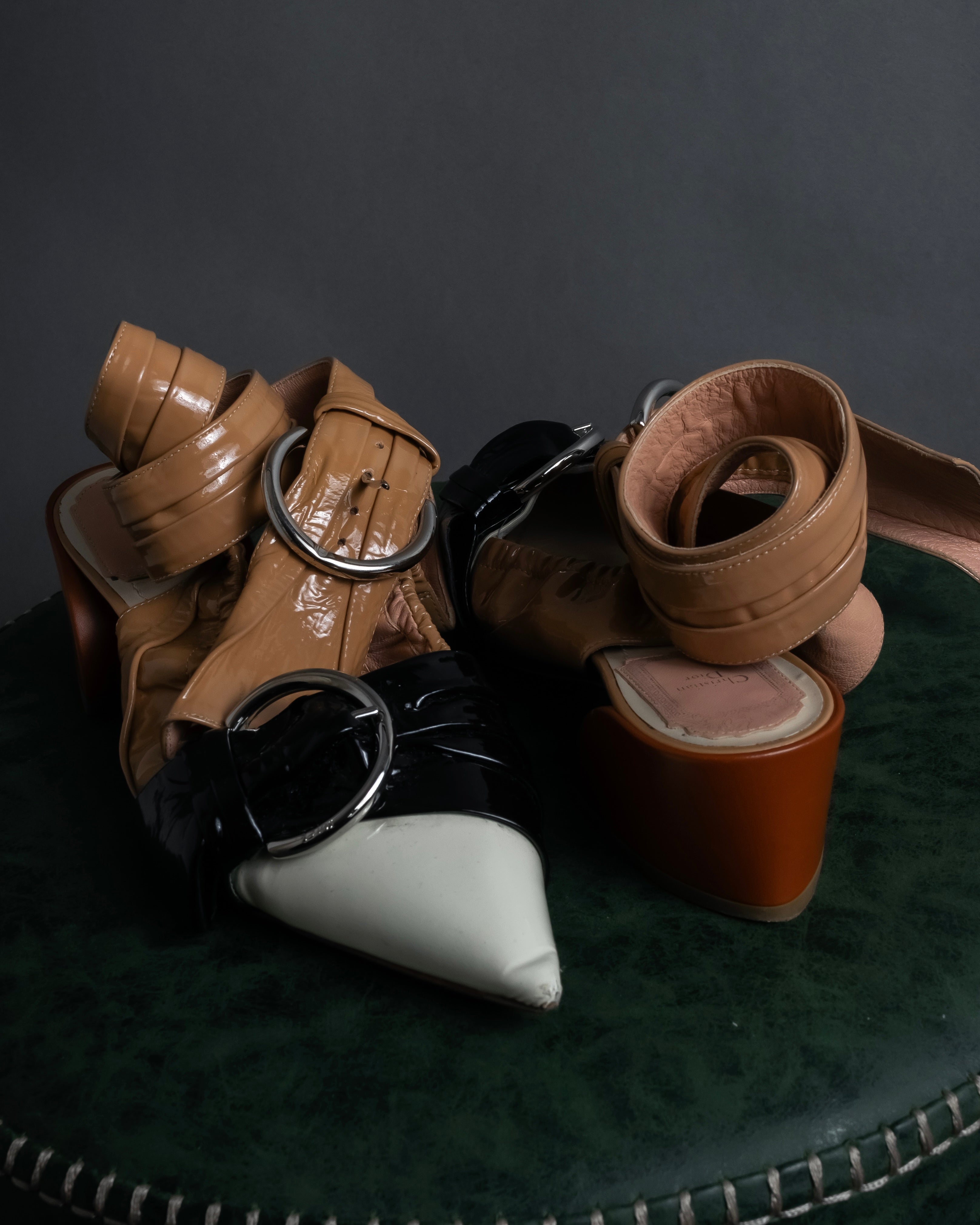 "Dior" Cutting design patent leather pointed toe pumps