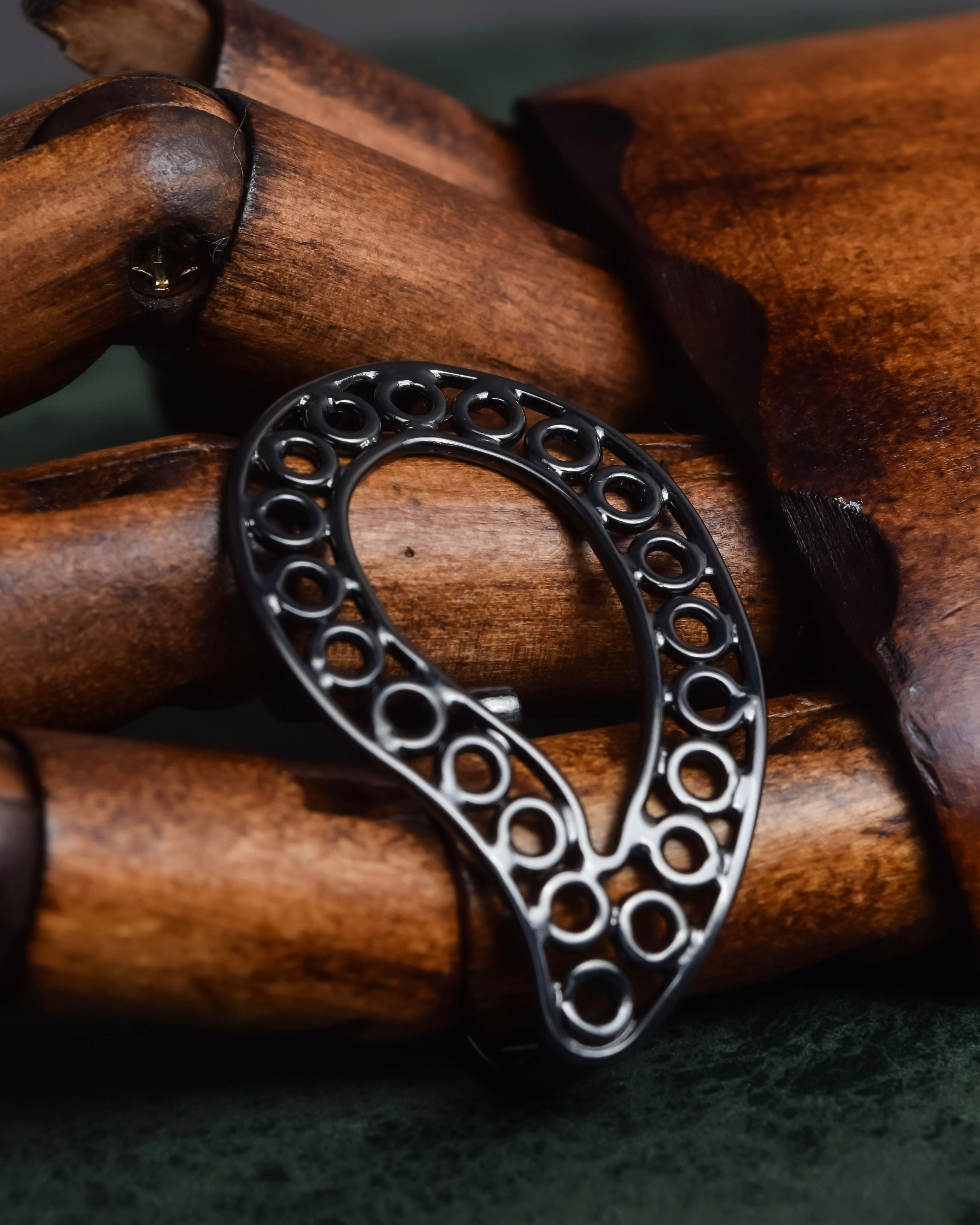 "Maison Martin Margiela" Black lacquered hollow double finger ring