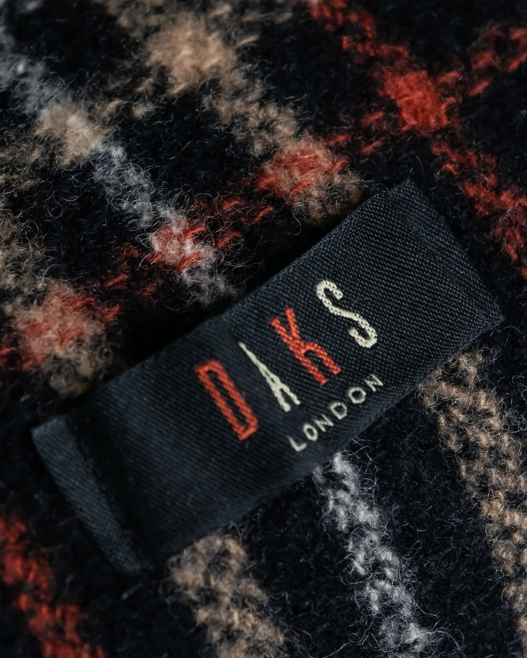 "DAKS" House check pattern fringe design muffler