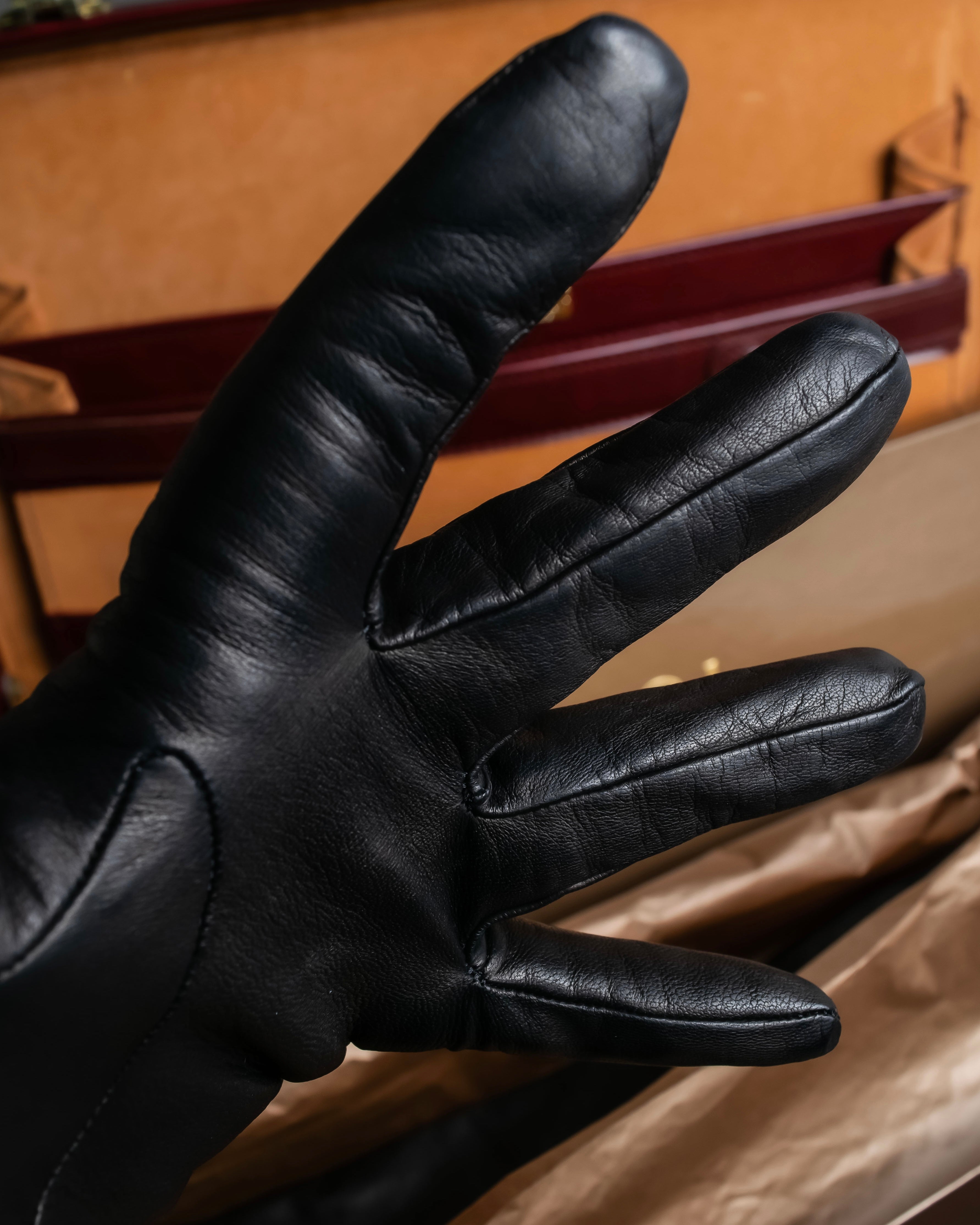 "GUCCI" Gold metal button design long leather gloves